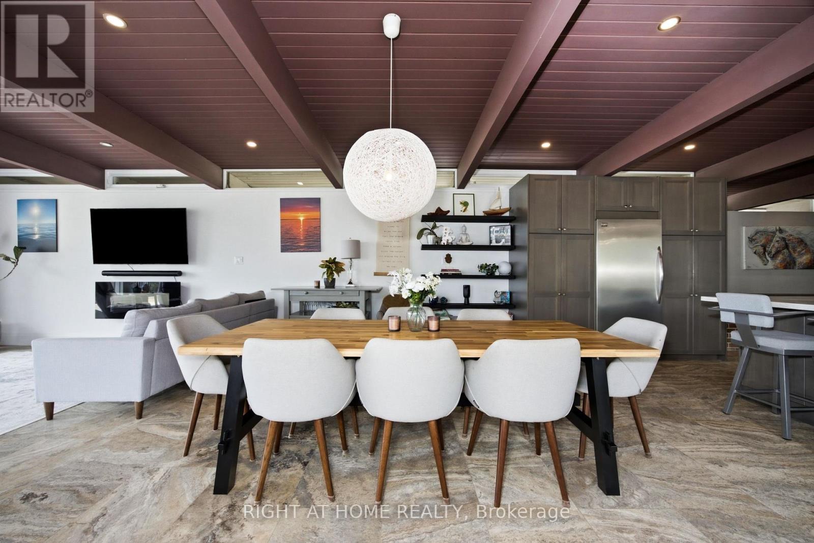 25260 Maple Beach Road, Brock, ON - Indoor Photo Showing Dining Room