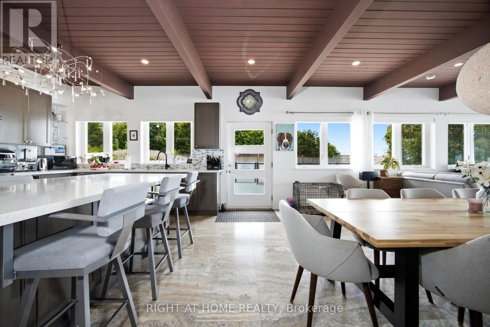 25260 Maple Beach Road, Brock, ON - Indoor Photo Showing Dining Room