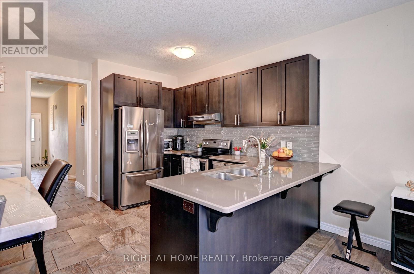 33 Mussen Street, Guelph, ON - Indoor Photo Showing Kitchen With Double Sink With Upgraded Kitchen