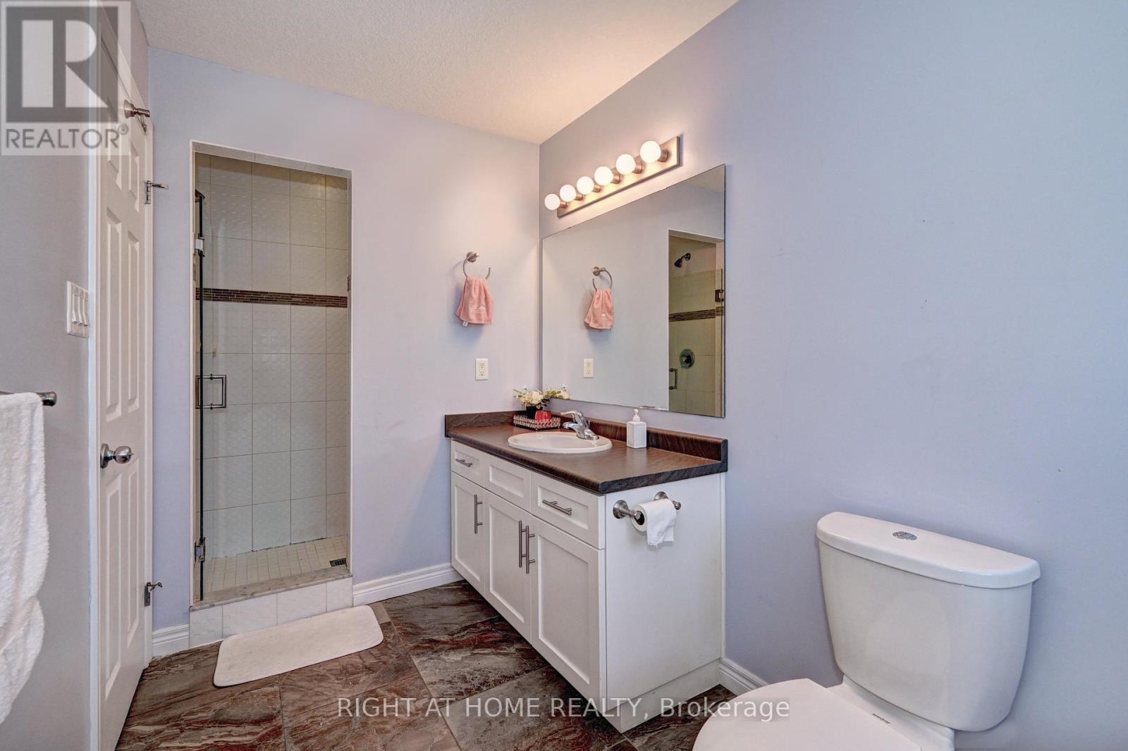 33 Mussen Street, Guelph, ON - Indoor Photo Showing Bathroom