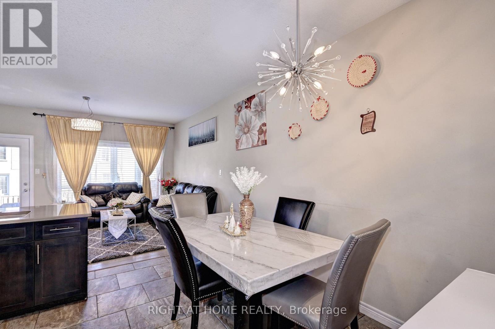 33 Mussen Street, Guelph, ON - Indoor Photo Showing Dining Room