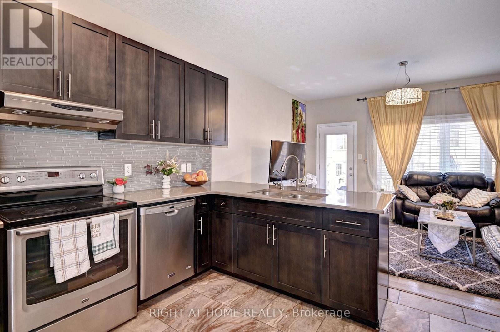 33 Mussen Street, Guelph, ON - Indoor Photo Showing Kitchen With Double Sink With Upgraded Kitchen