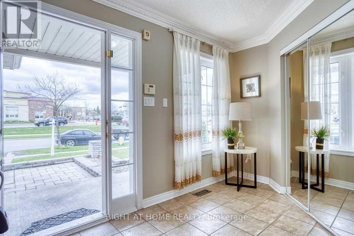 Main Fl - 636 Ormond Drive, Oshawa, ON - Indoor Photo Showing Other Room