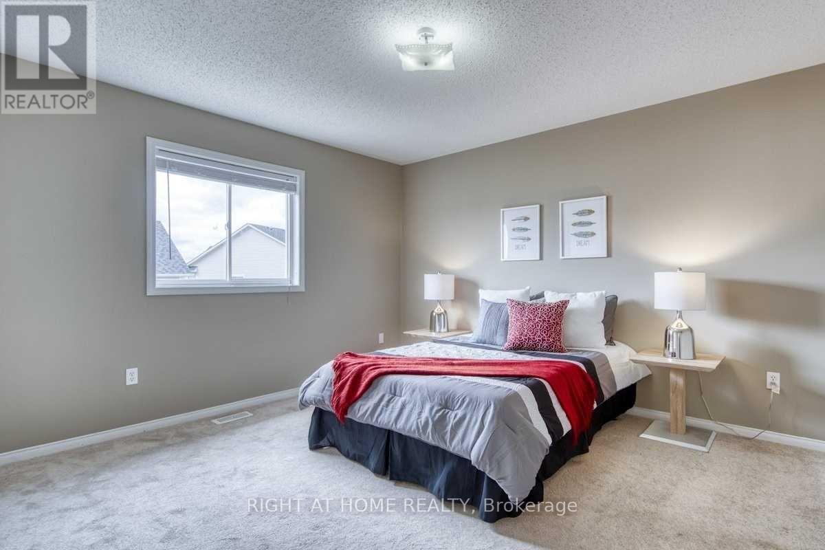 Main Fl - 636 Ormond Drive, Oshawa, ON - Indoor Photo Showing Bedroom