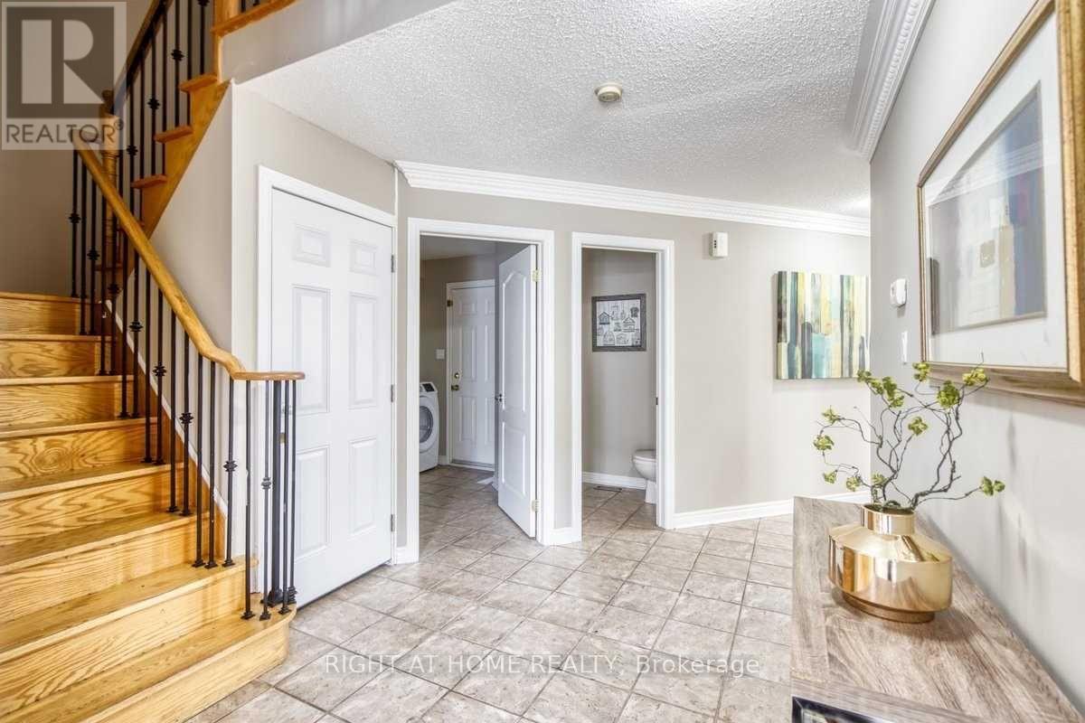 Main Fl - 636 Ormond Drive, Oshawa, ON - Indoor Photo Showing Other Room