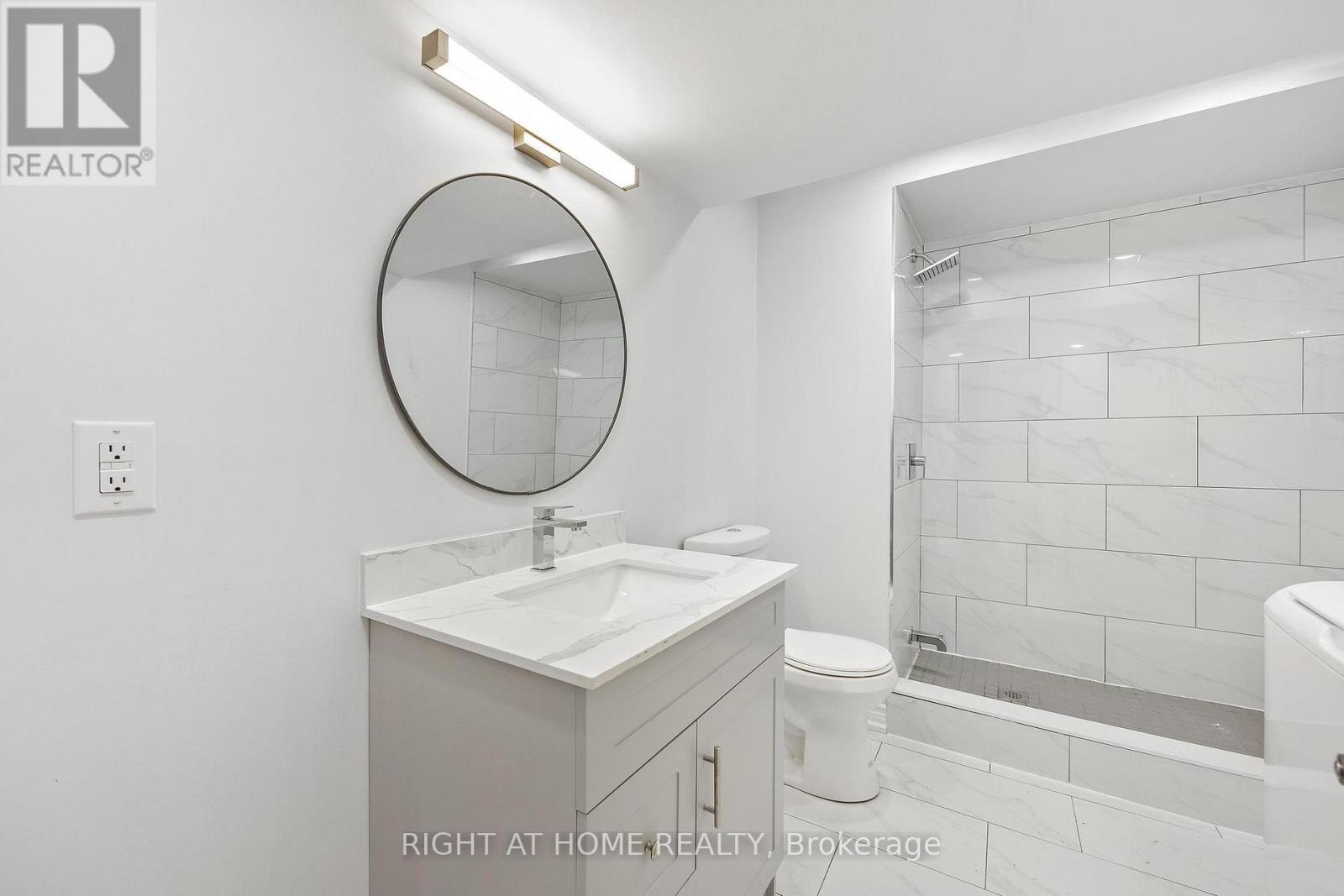 764 Willowbank Trail, Mississauga, ON - Indoor Photo Showing Bathroom