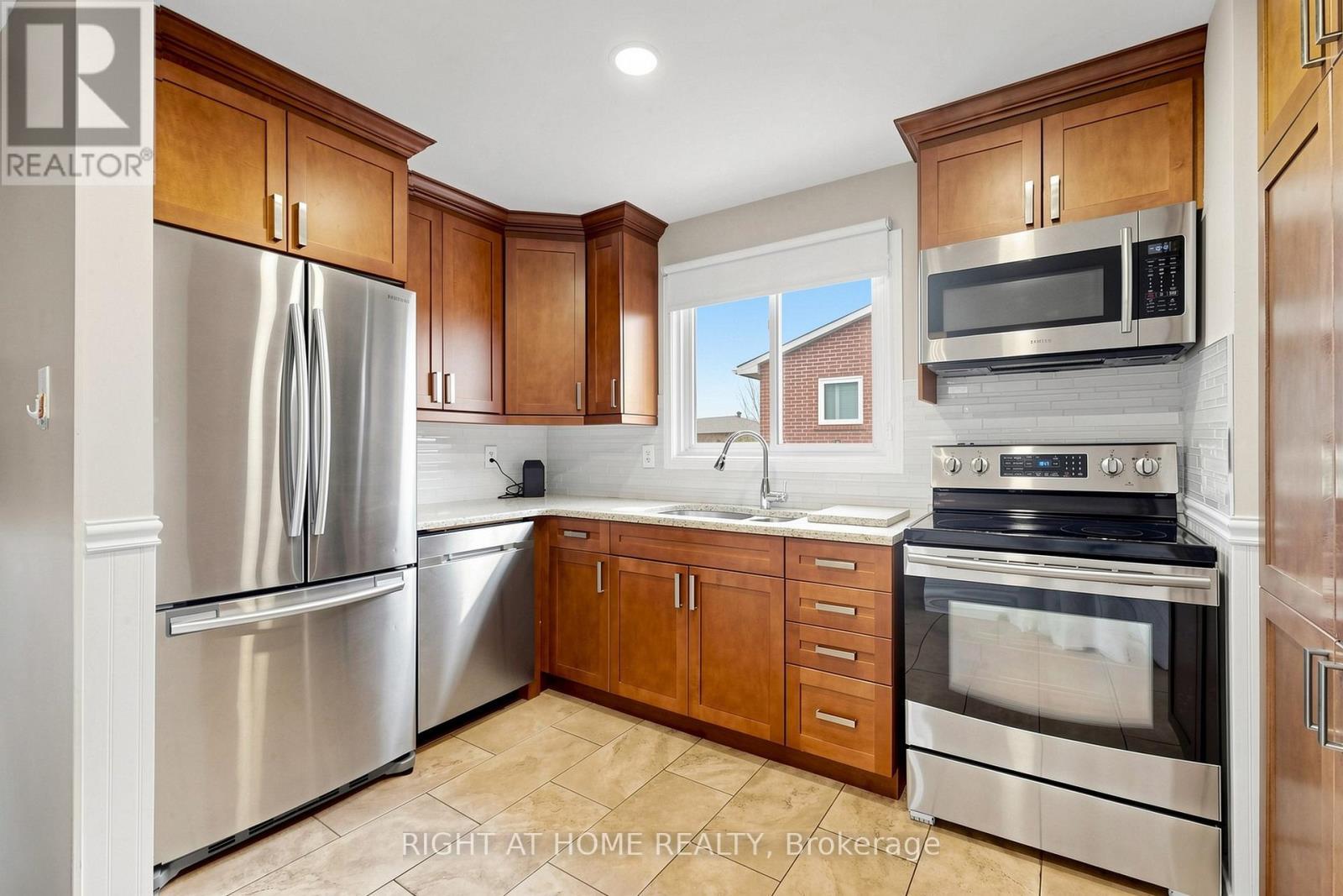 73 Pepler Place, Barrie, ON - Indoor Photo Showing Kitchen