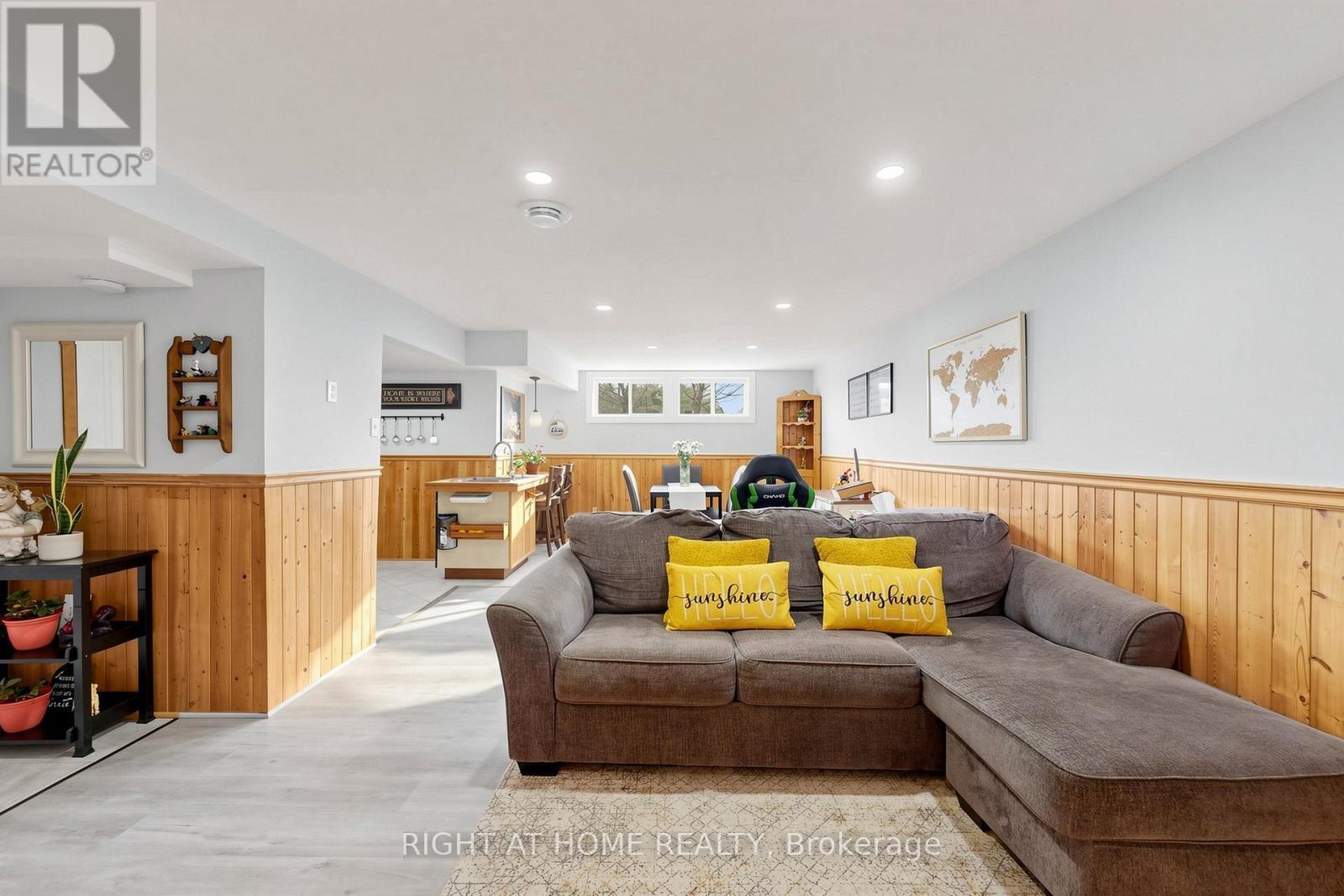 73 Pepler Place, Barrie, ON - Indoor Photo Showing Living Room