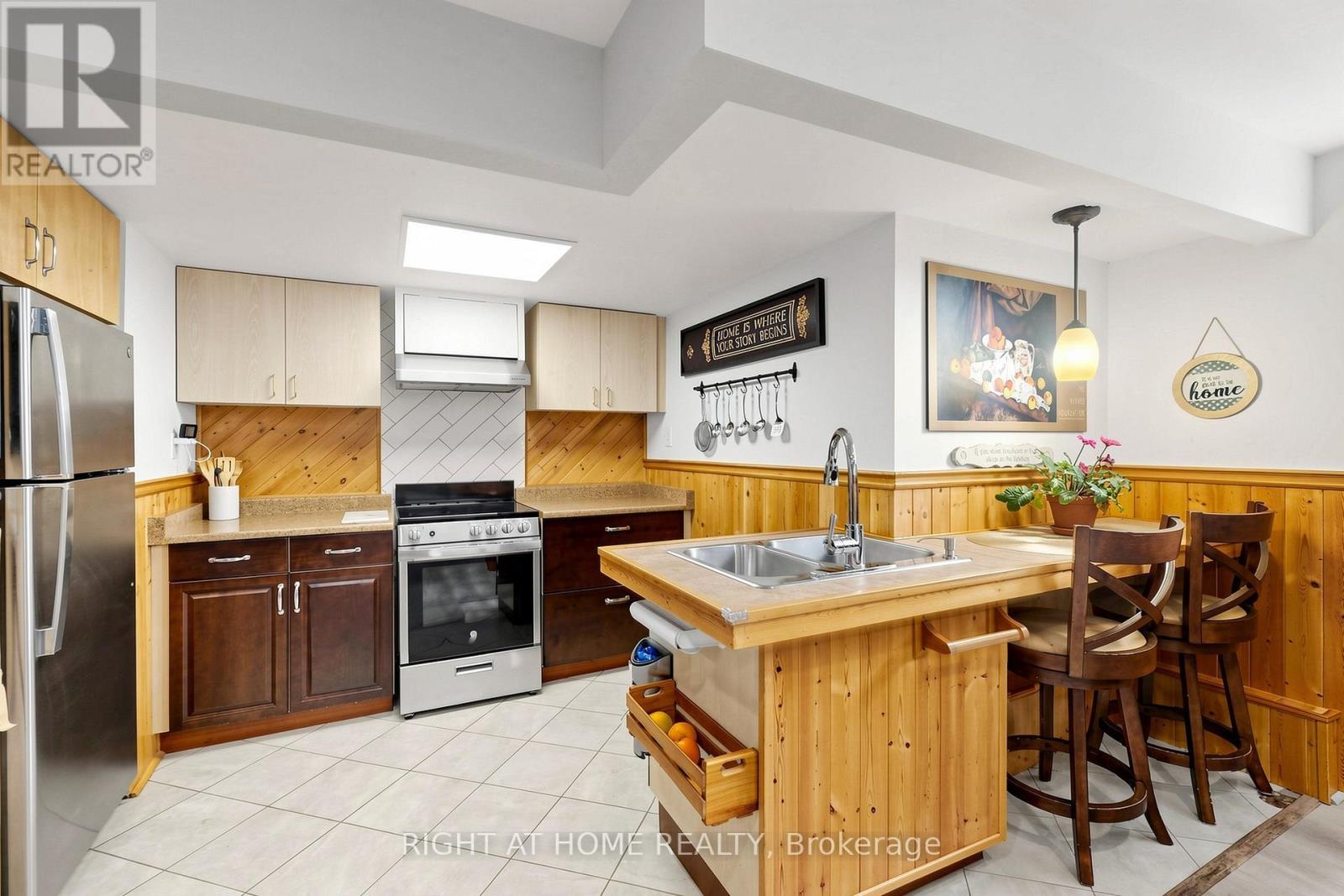 73 Pepler Place, Barrie, ON - Indoor Photo Showing Kitchen With Double Sink