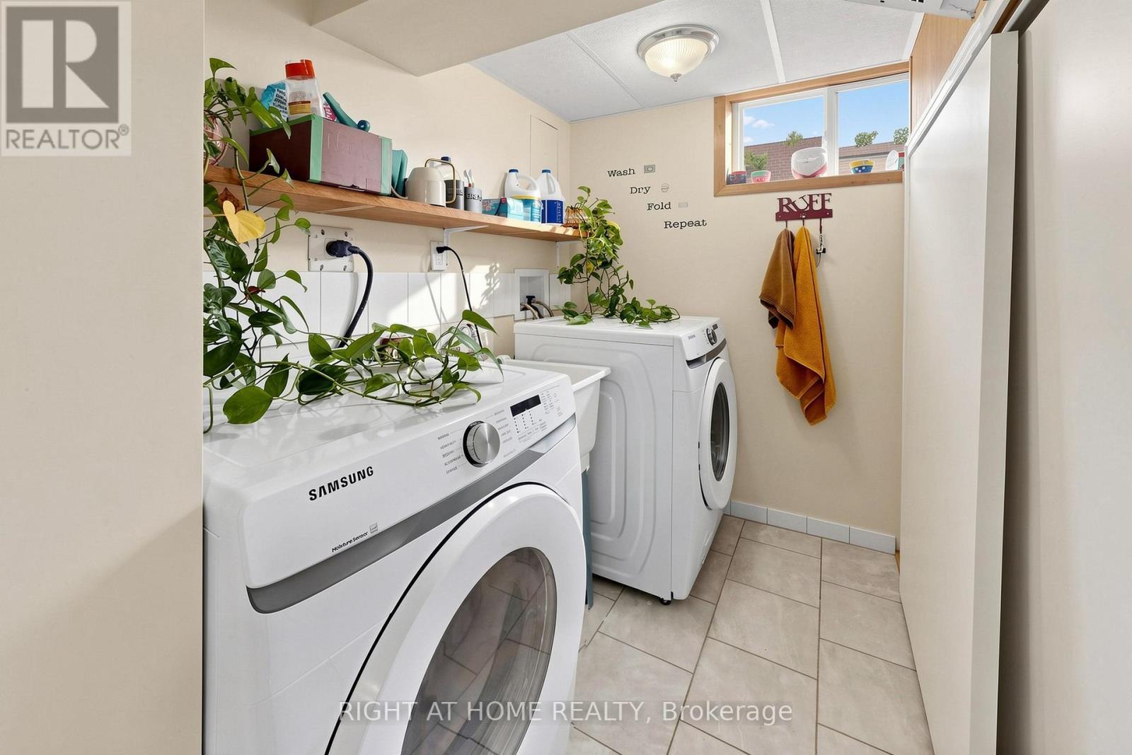 73 Pepler Place, Barrie, ON - Indoor Photo Showing Laundry Room