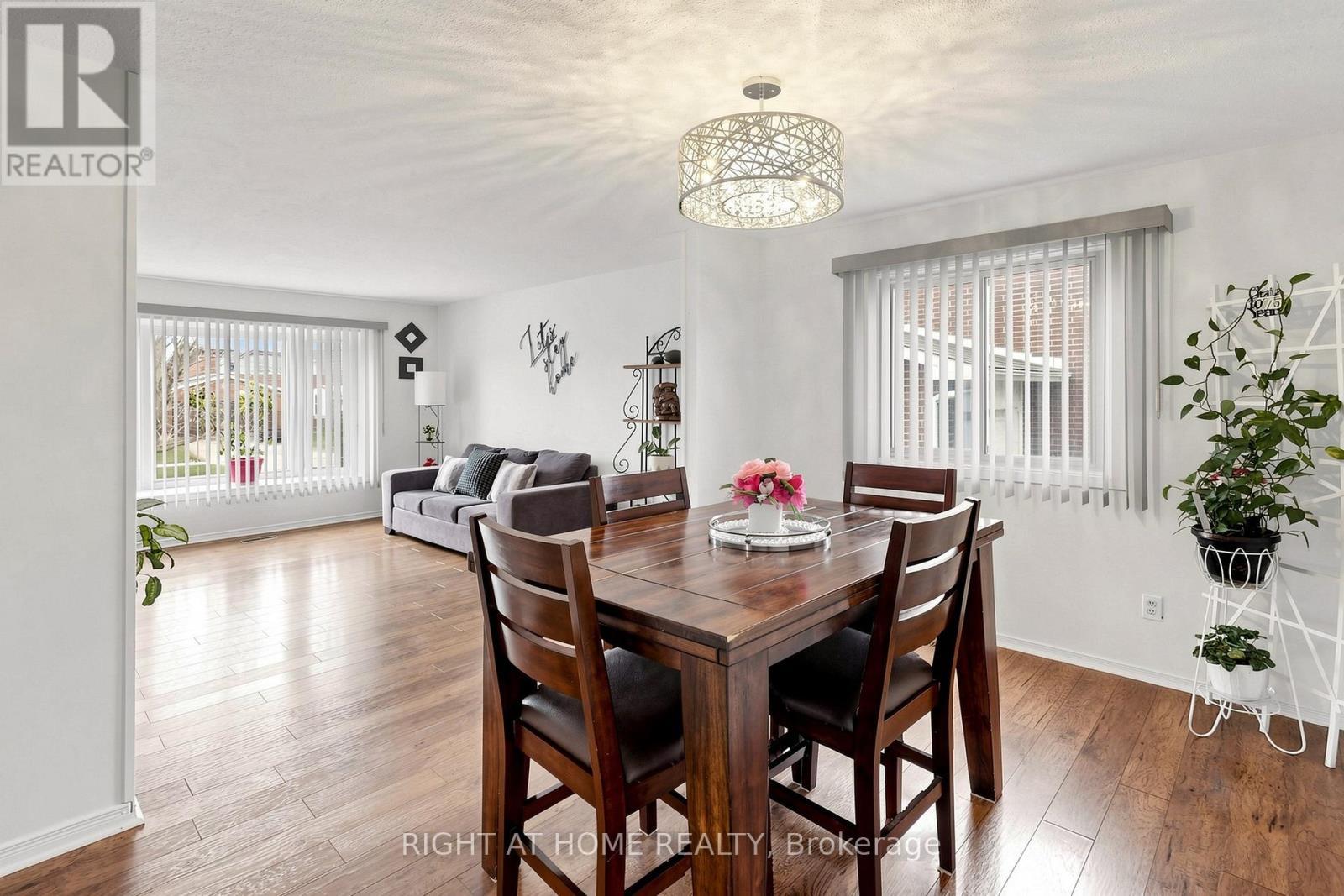 73 Pepler Place, Barrie, ON - Indoor Photo Showing Dining Room