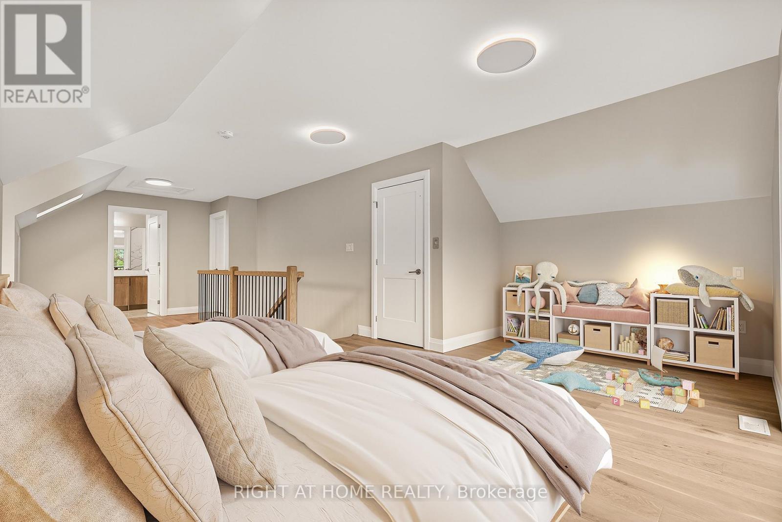 279 Hess Street S, Hamilton, ON - Indoor Photo Showing Bedroom