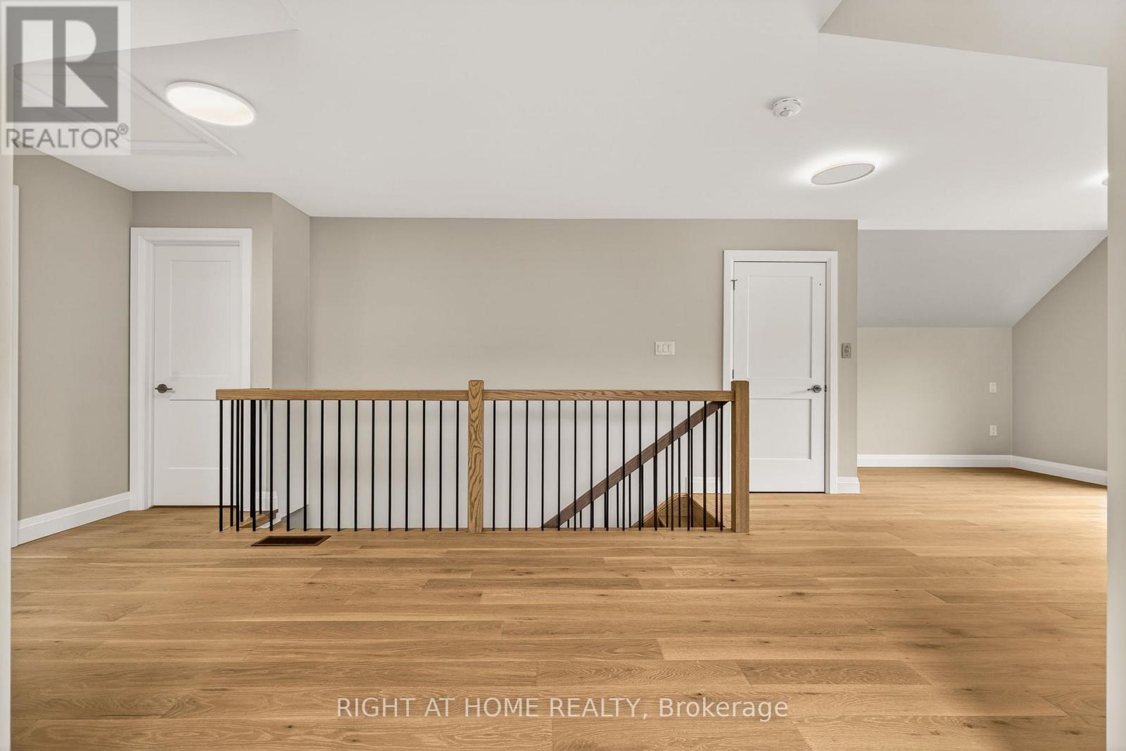 3rd floor loft with ensuite bathroom/large closet - 279 Hess Street S, Hamilton, ON - Indoor Photo Showing Other Room