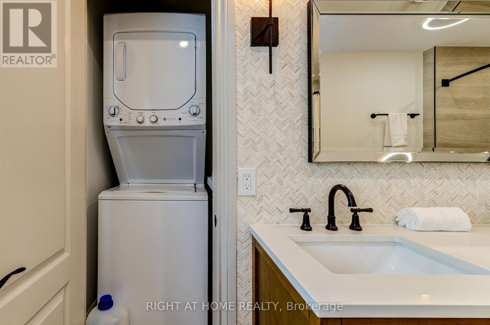 214 Desroches Trail, Tiny, ON - Indoor Photo Showing Laundry Room