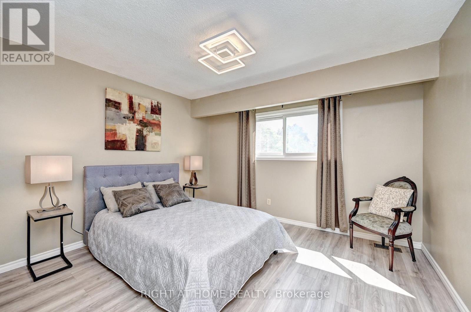 92 Pinemeadow Crescent, Waterloo, ON - Indoor Photo Showing Bedroom