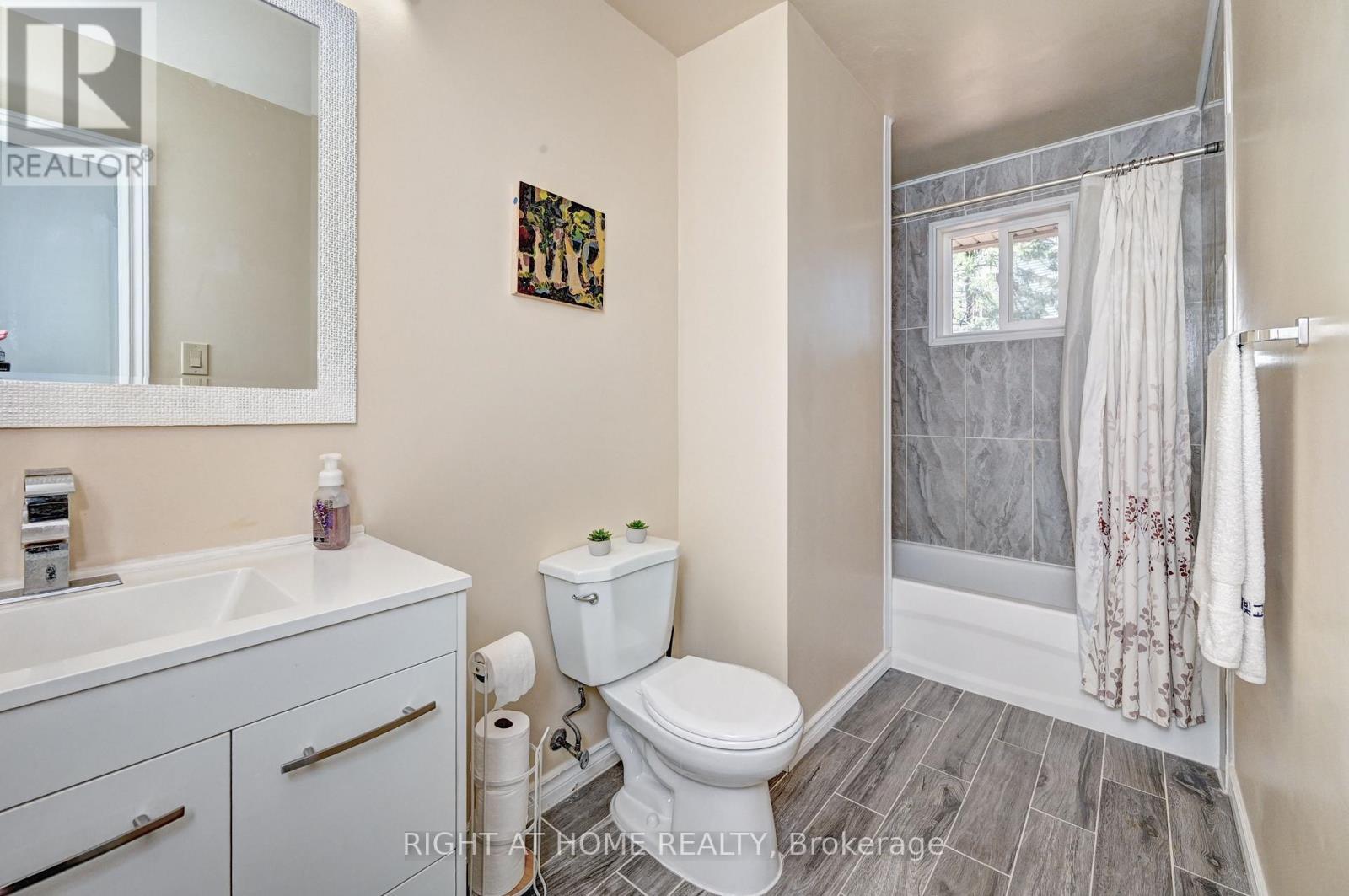 92 Pinemeadow Crescent, Waterloo, ON - Indoor Photo Showing Bathroom