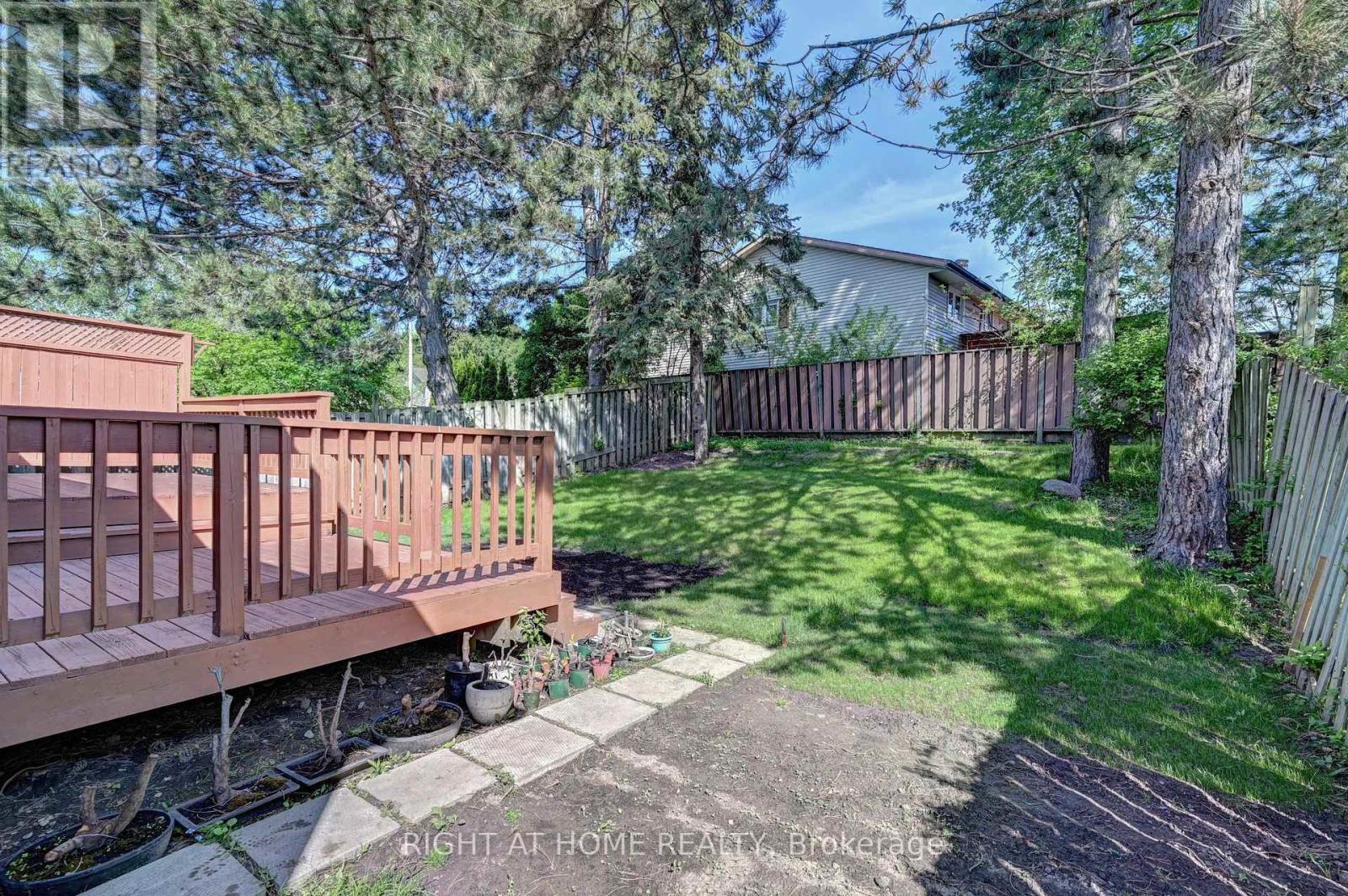 92 Pinemeadow Crescent, Waterloo, ON - Outdoor