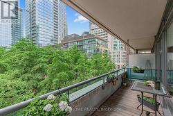 305 - 18 YORKVILLE AVENUE Toronto, ON M4W 3Y8