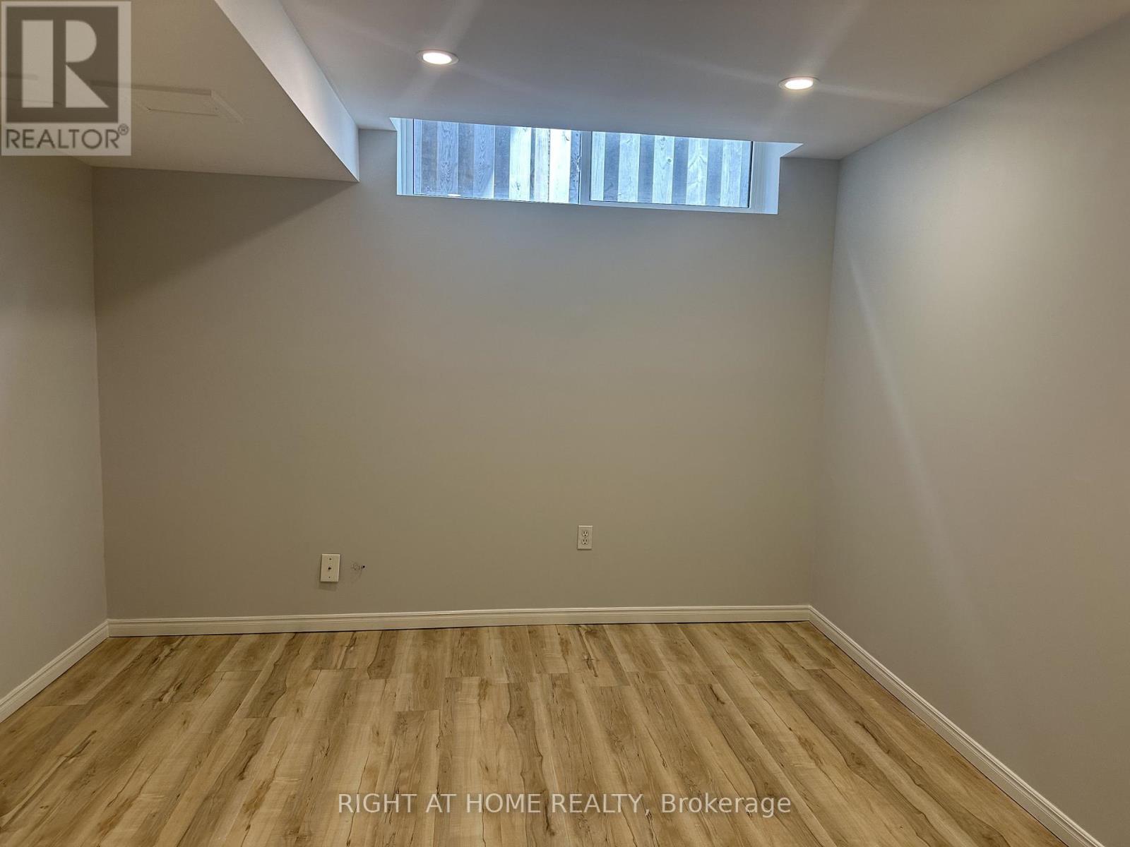 39 Distin Drive, Hamilton, ON - Indoor Photo Showing Other Room