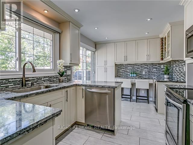 273 Kenwood Avenue, Burlington, ON - Indoor Photo Showing Kitchen With Stainless Steel Kitchen With Upgraded Kitchen