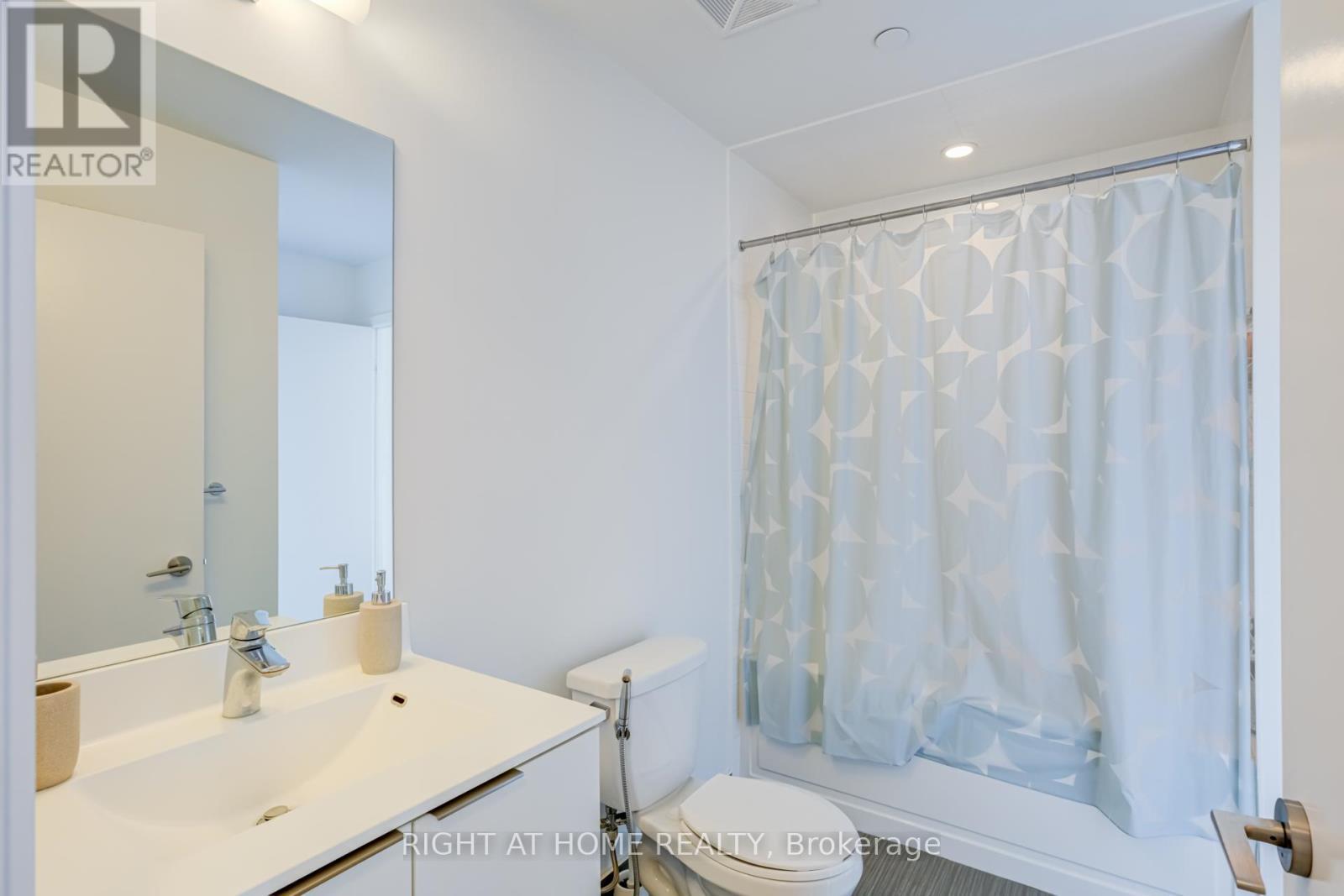 1413 - 30 Shore Breeze Drive, Toronto, ON - Indoor Photo Showing Bathroom