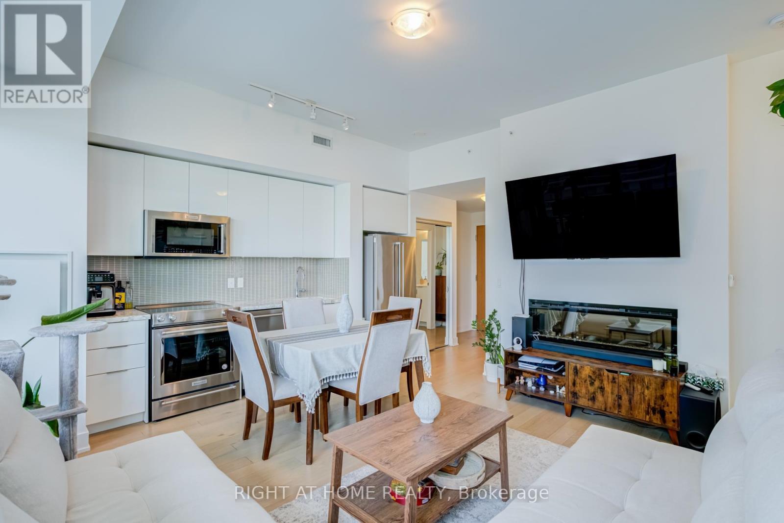 1413 - 30 Shore Breeze Drive, Toronto, ON - Indoor With Fireplace