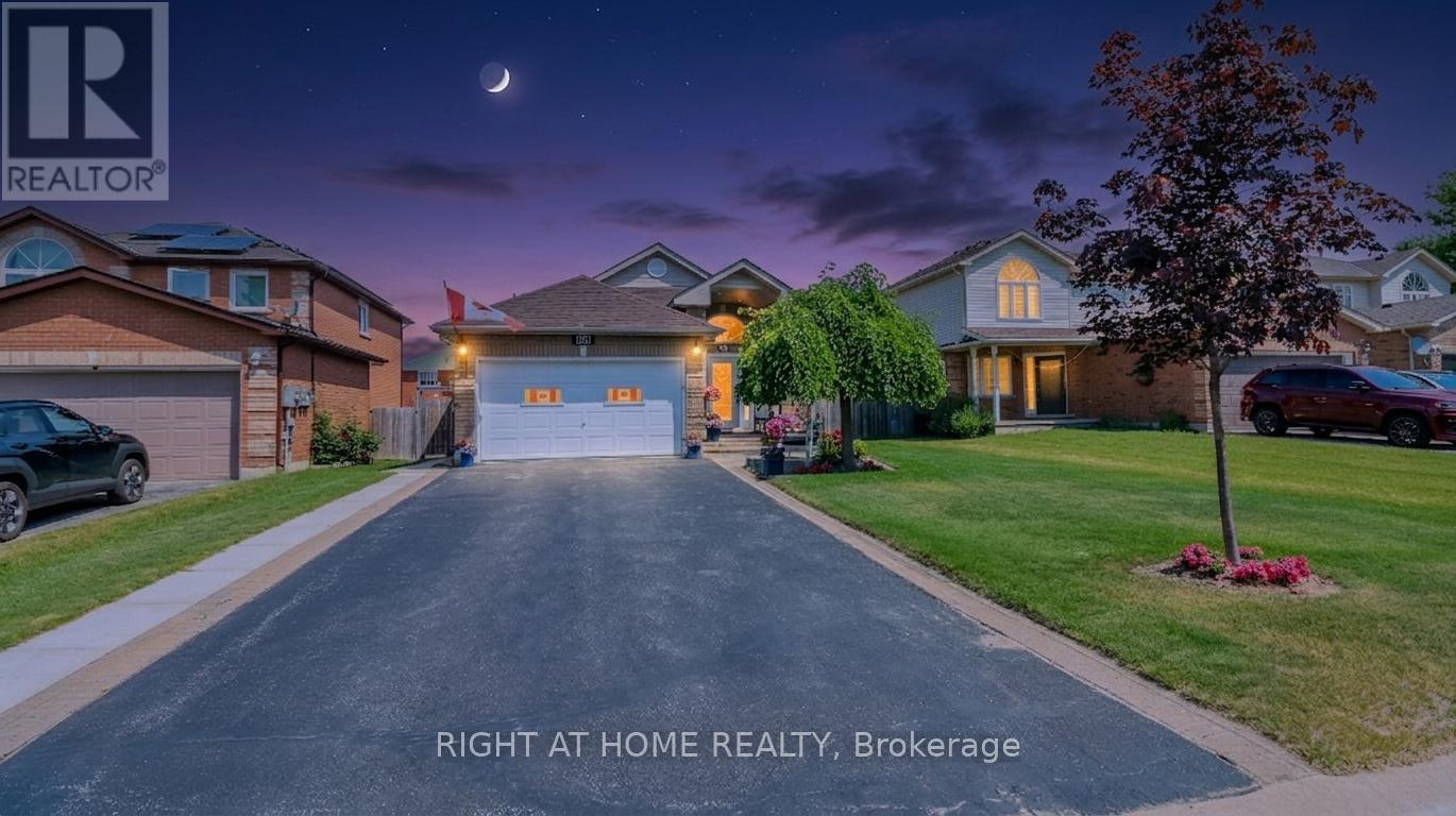 Awesome Curb Appeal - 36 Benjamin Lane, Barrie, ON - Outdoor With Facade