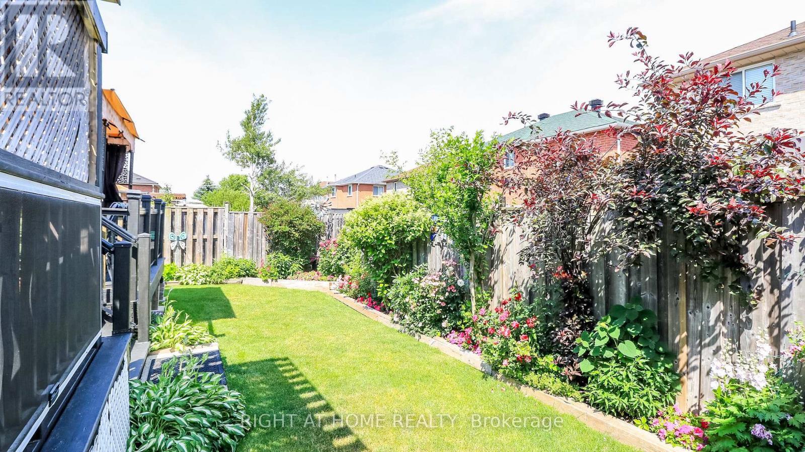 Perennial's are beautiful - 36 Benjamin Lane, Barrie, ON - Outdoor