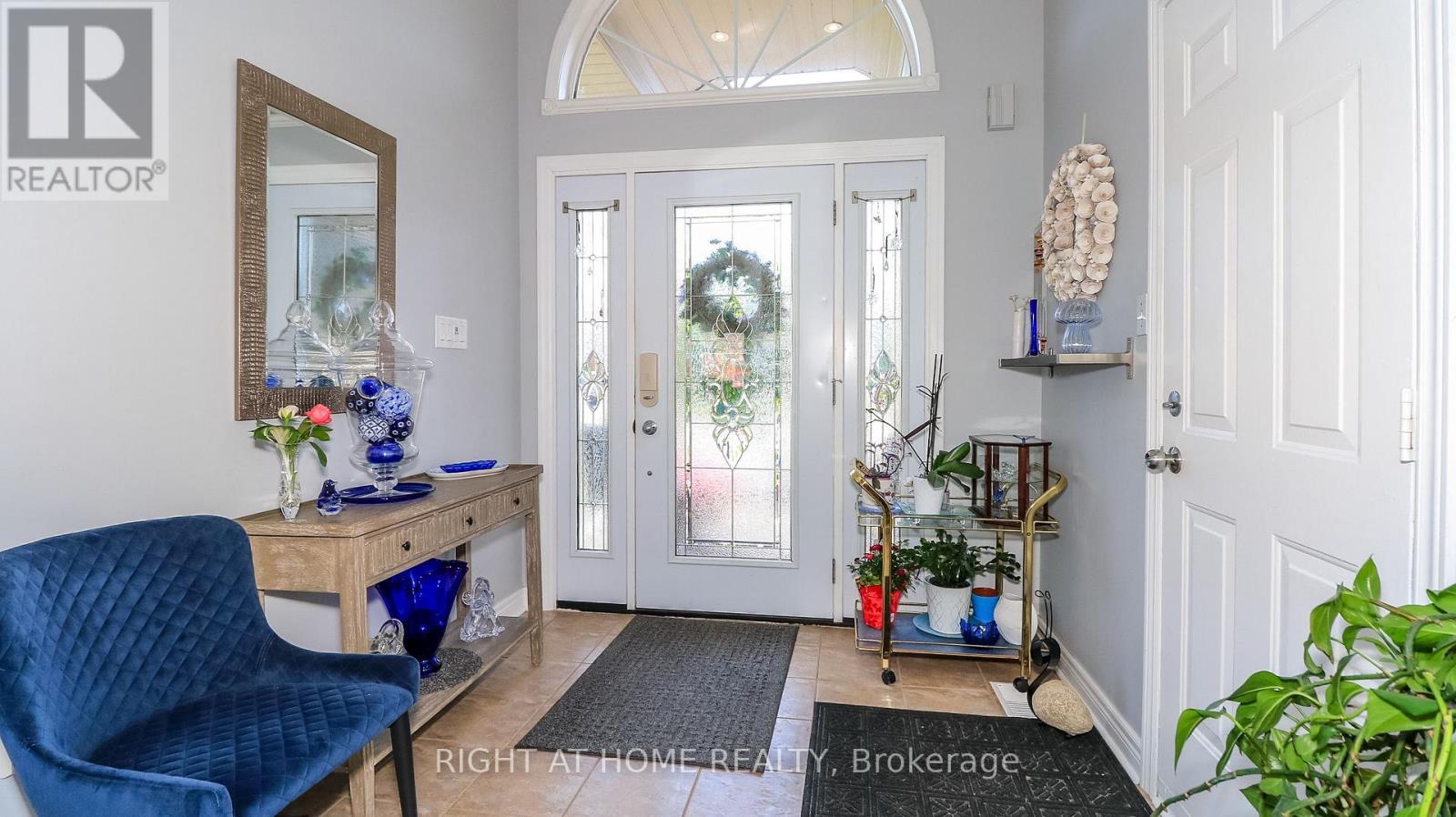 Lots of Natural Light - 36 Benjamin Lane, Barrie, ON - Indoor Photo Showing Other Room
