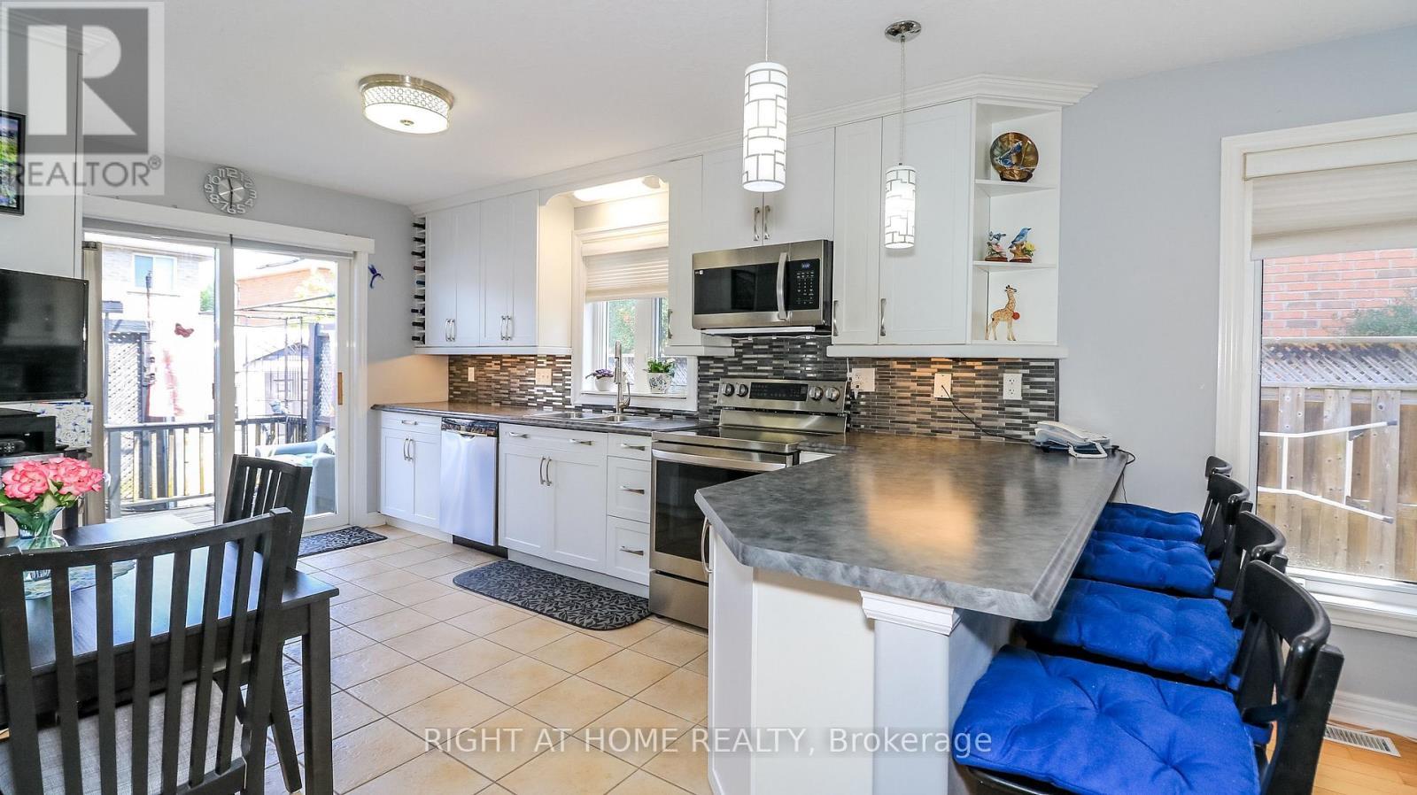 Stunning updated Kitchen - 36 Benjamin Lane, Barrie, ON - Indoor Photo Showing Other Room