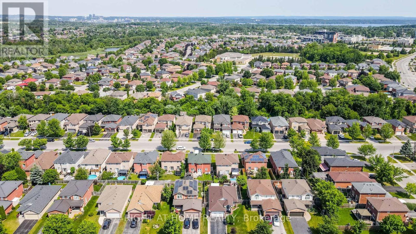 Close to Amenities - 36 Benjamin Lane, Barrie, ON - Outdoor With View