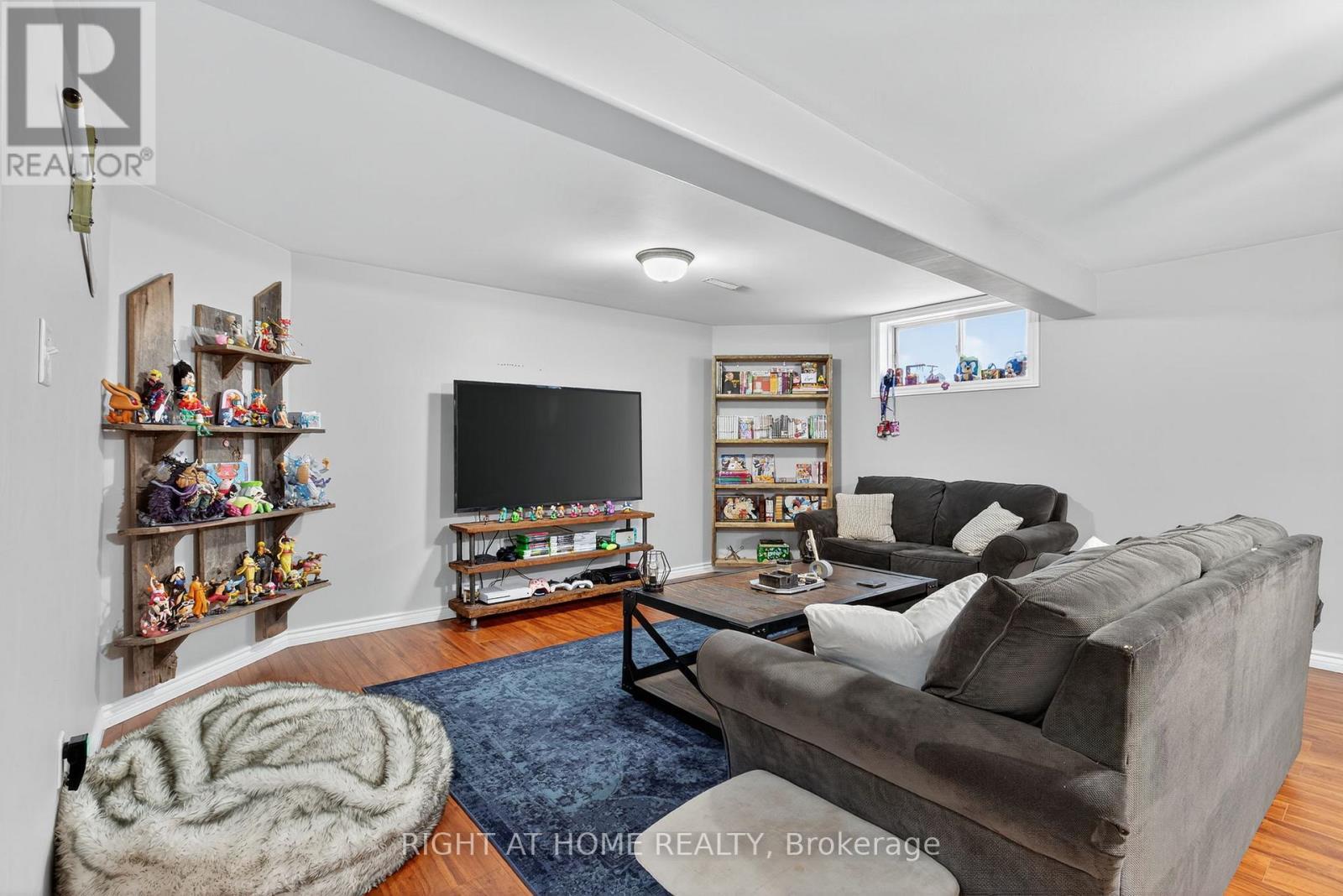 3 Player Drive, Barrie, ON - Indoor Photo Showing Living Room