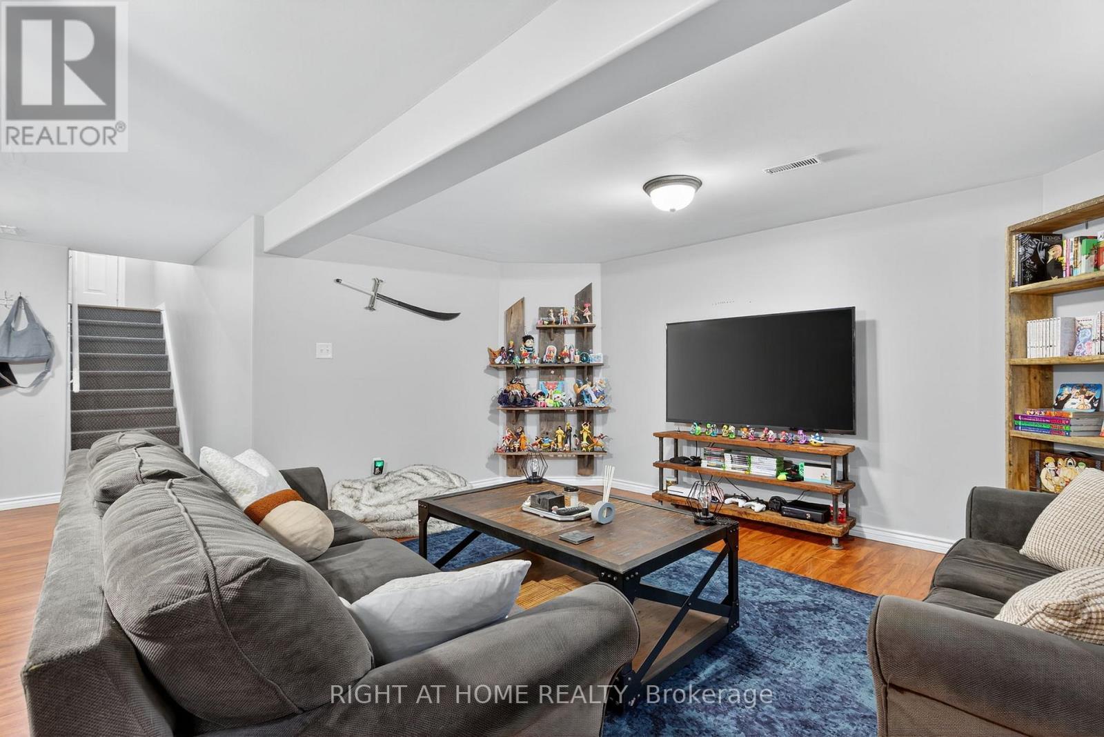 3 Player Drive, Barrie, ON - Indoor Photo Showing Living Room