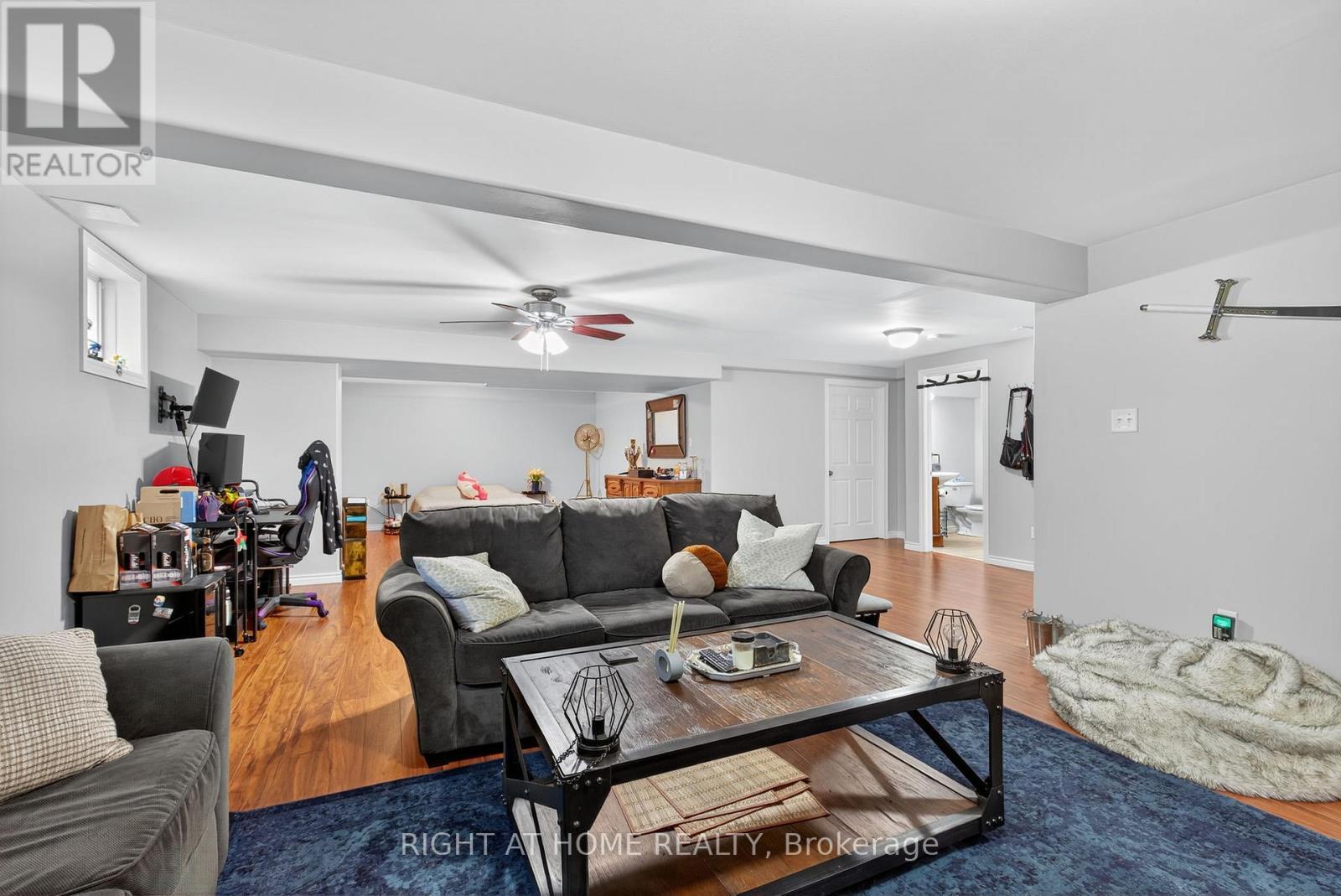 3 Player Drive, Barrie, ON - Indoor Photo Showing Living Room