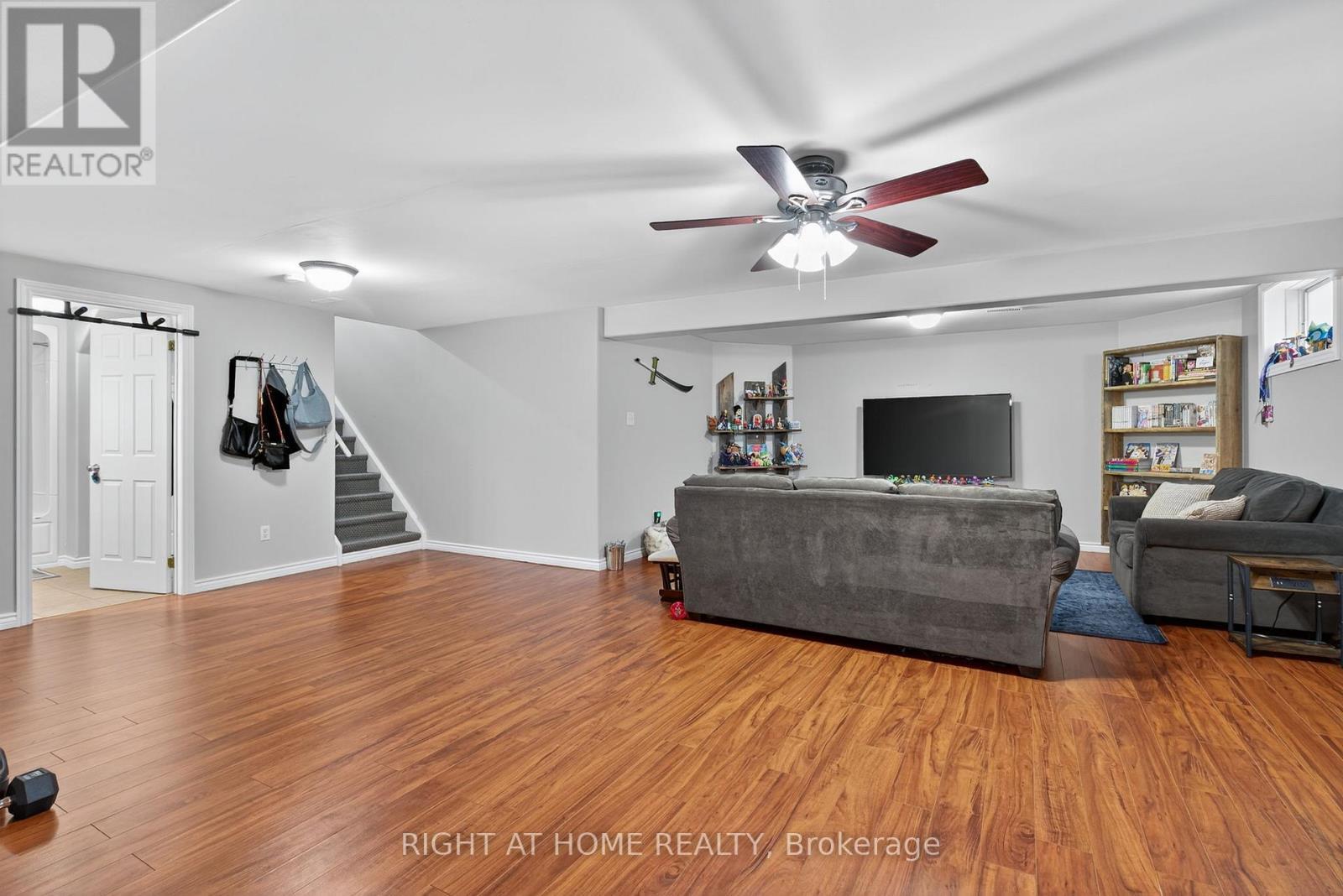 3 Player Drive, Barrie, ON - Indoor Photo Showing Living Room