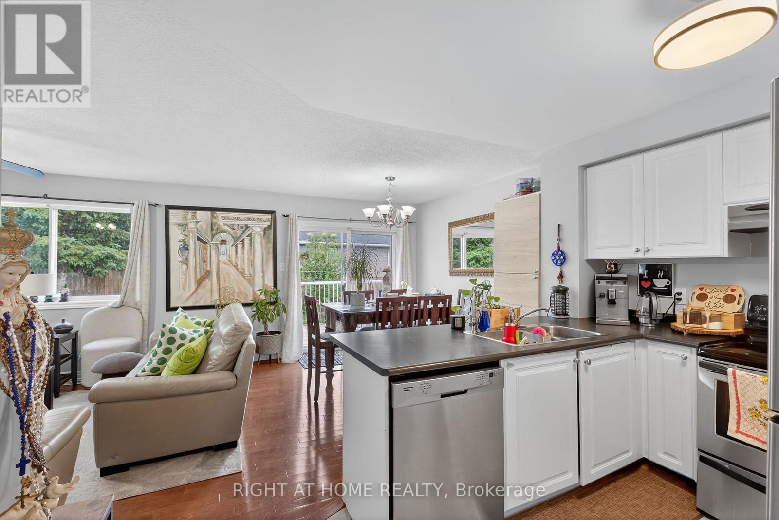3 Player Drive, Barrie, ON - Indoor Photo Showing Kitchen
