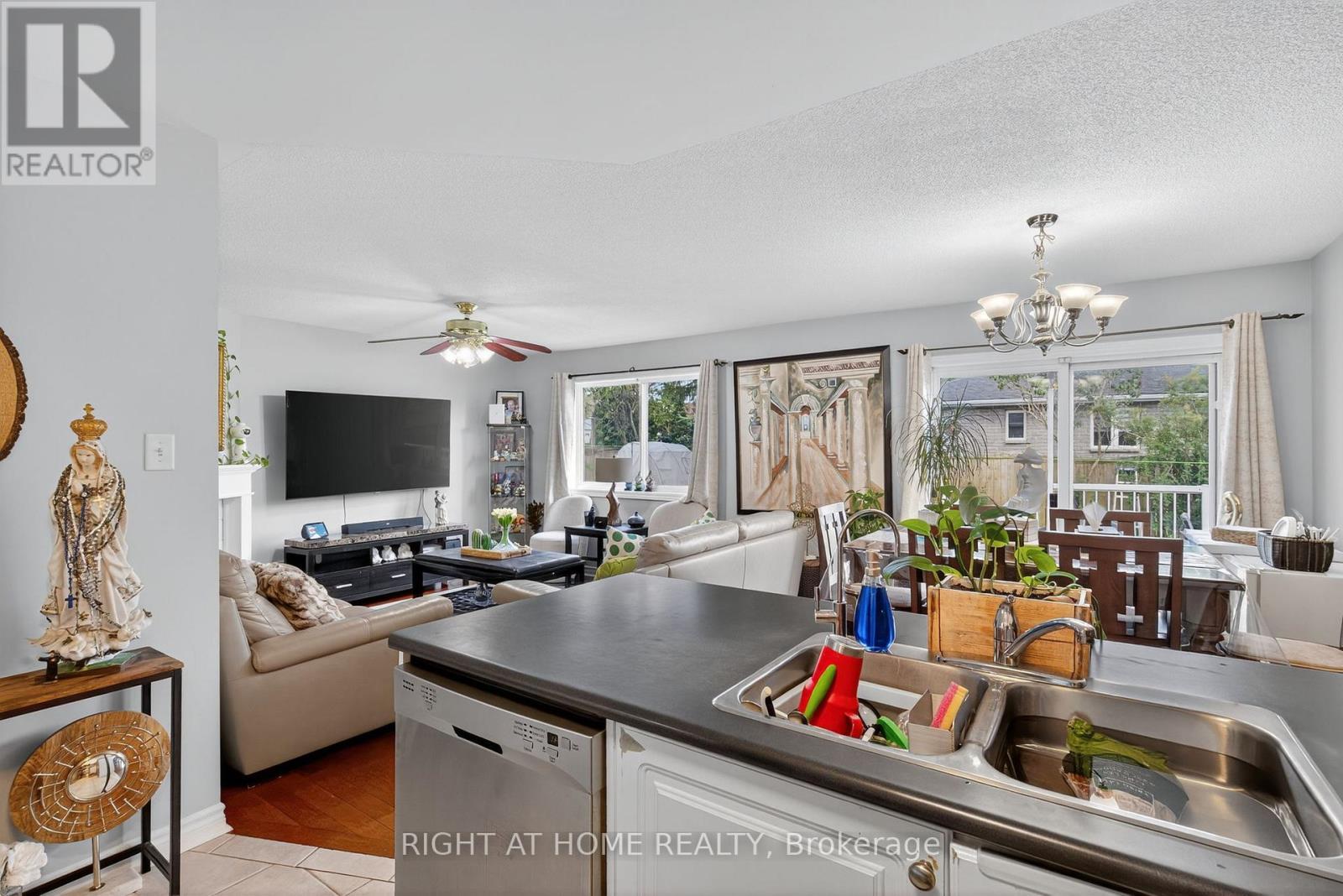3 Player Drive, Barrie, ON - Indoor Photo Showing Kitchen With Double Sink