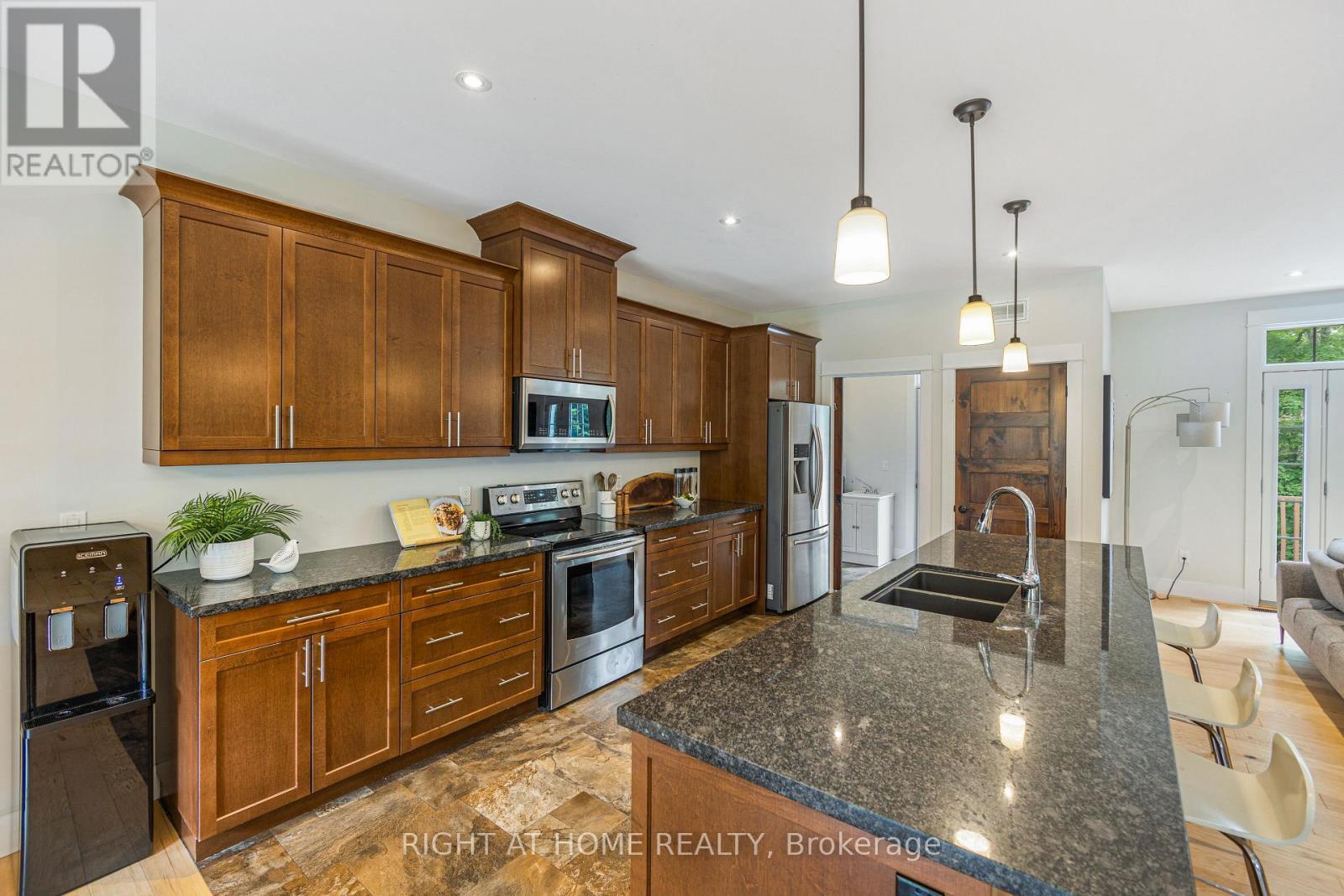 590 Golf Course Road, Douro-Dummer, ON - Indoor Photo Showing Kitchen With Double Sink With Upgraded Kitchen