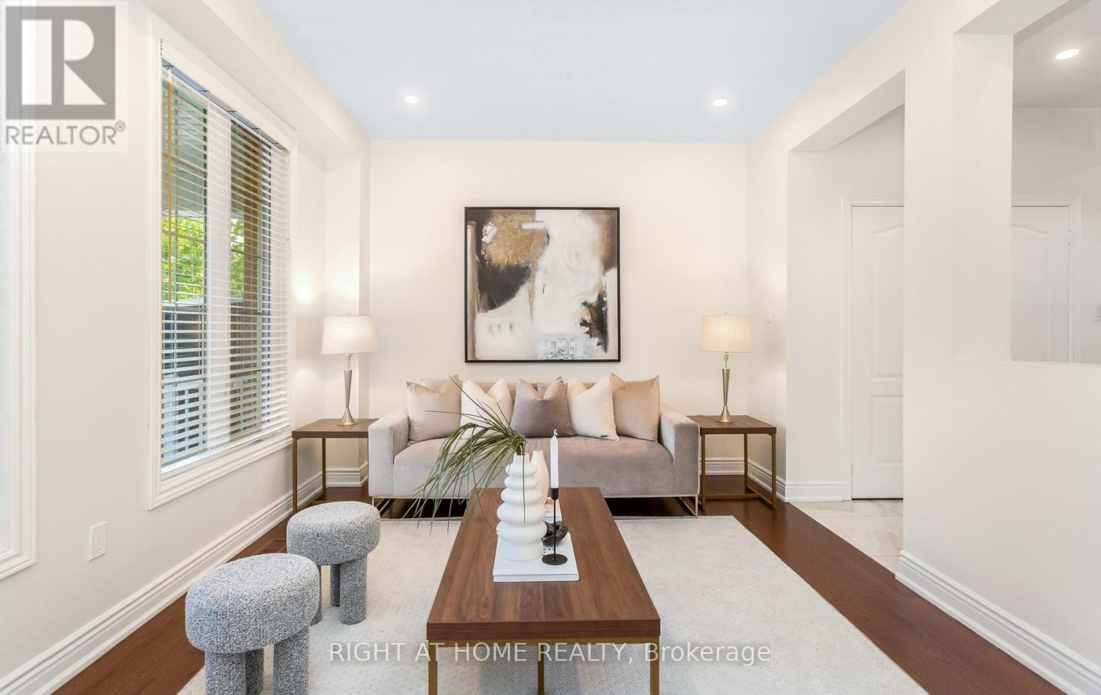 3081 Baron Drive, Mississauga, ON - Indoor Photo Showing Living Room
