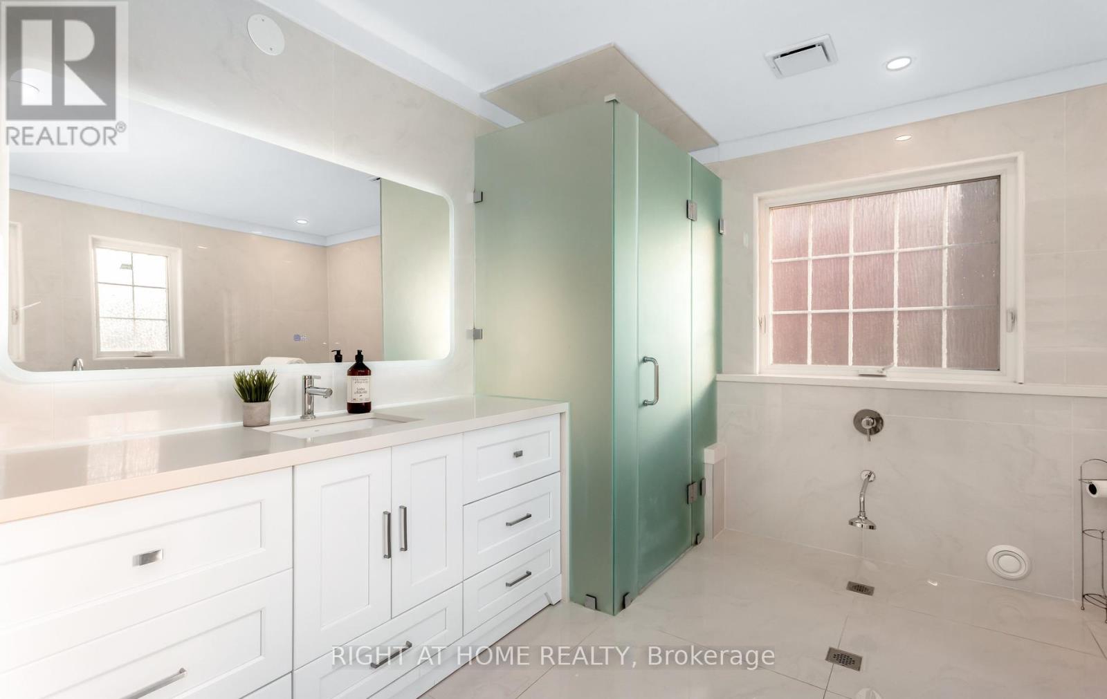 3081 Baron Drive, Mississauga, ON - Indoor Photo Showing Bathroom
