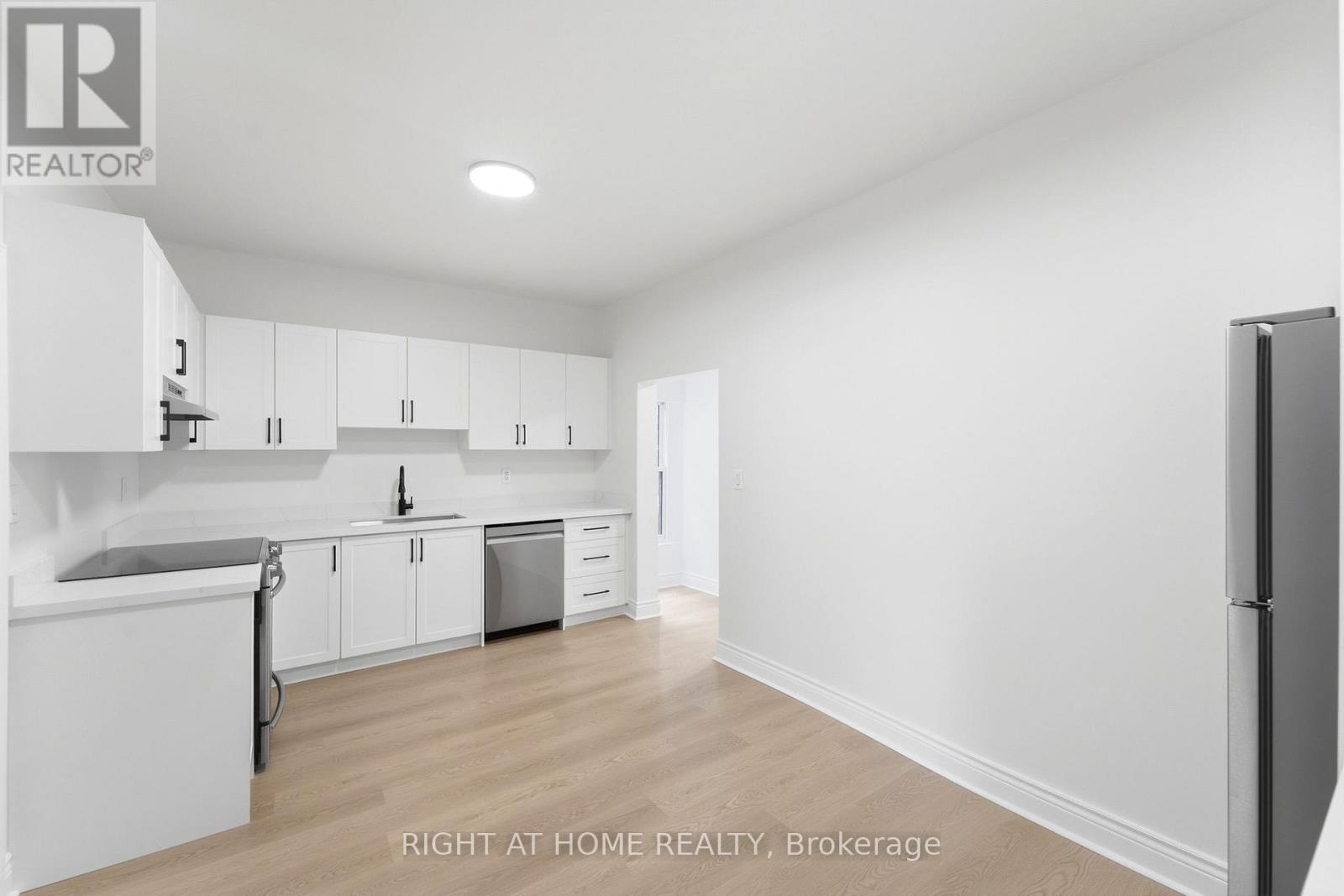 522 Cannon Street E, Hamilton, ON - Indoor Photo Showing Kitchen