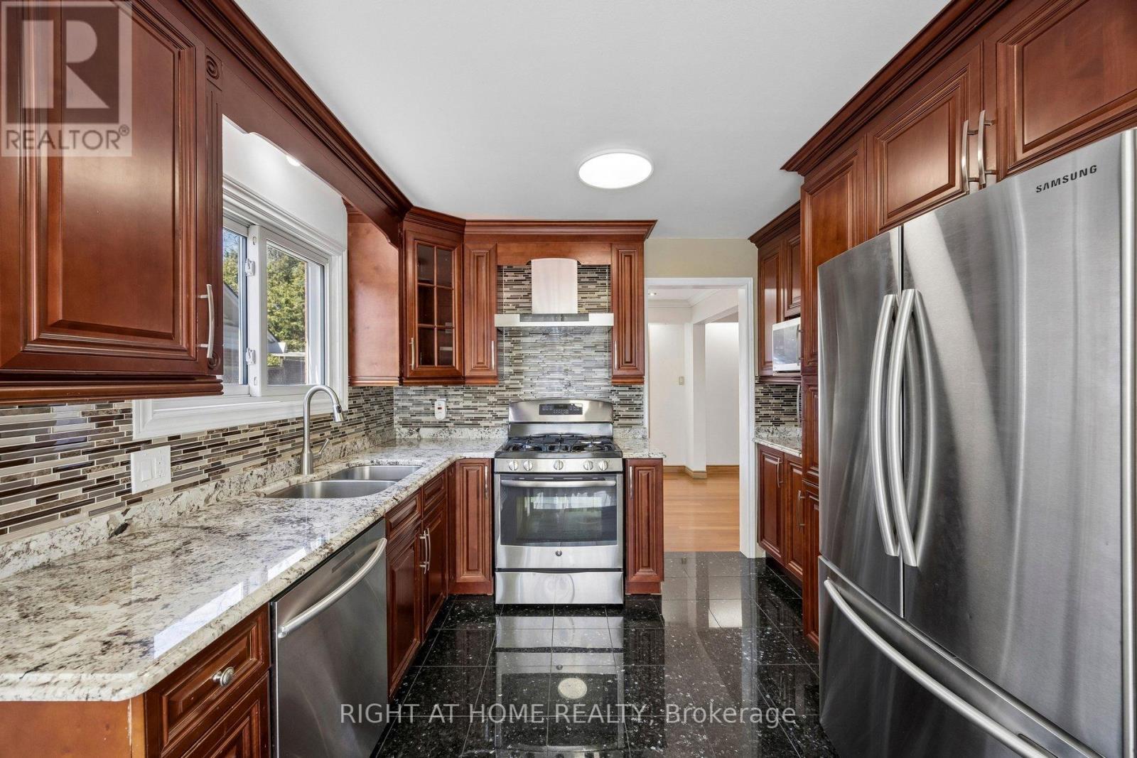 46 Tidefall Drive, Toronto, ON - Indoor Photo Showing Kitchen With Double Sink With Upgraded Kitchen