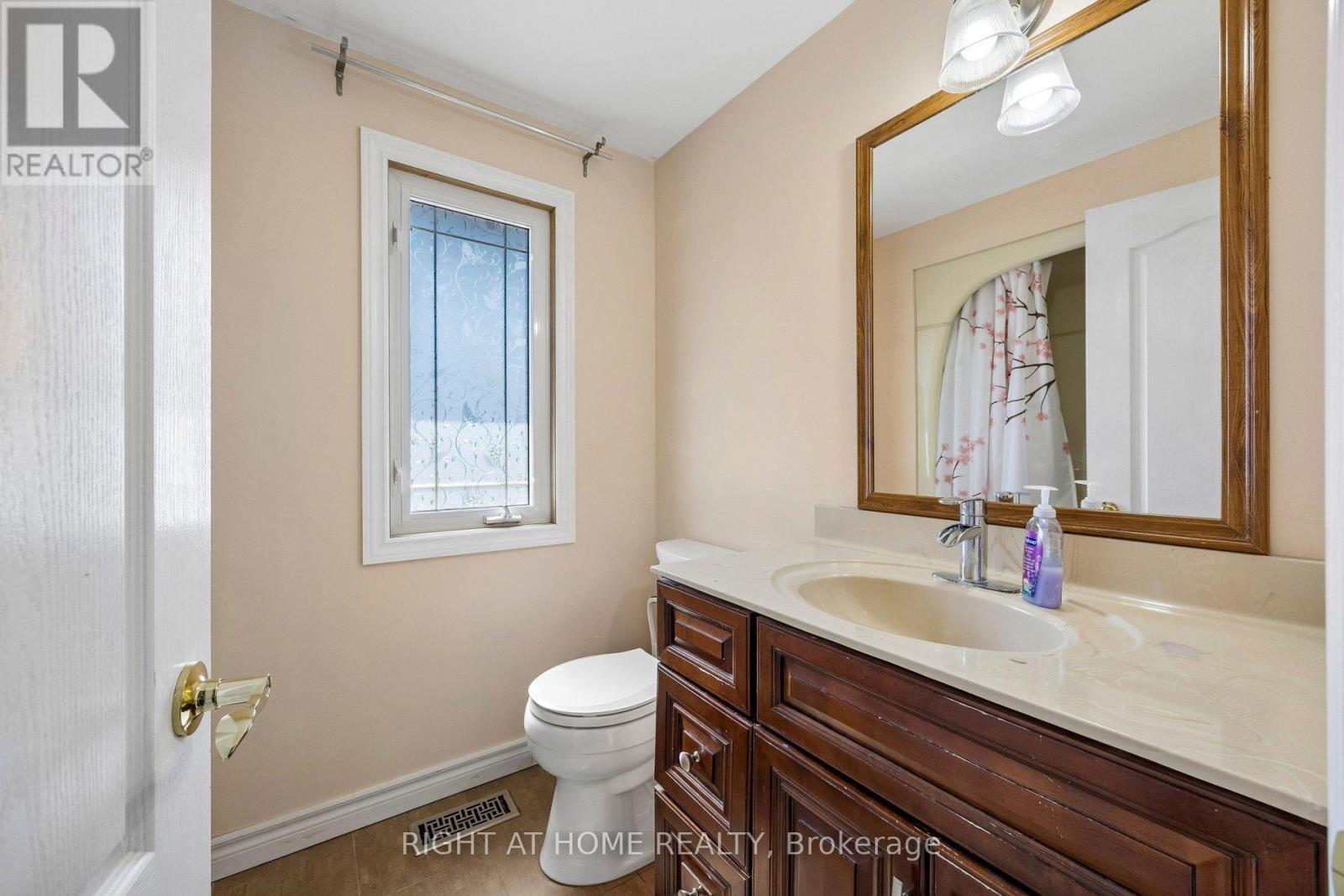 46 Tidefall Drive, Toronto, ON - Indoor Photo Showing Bathroom
