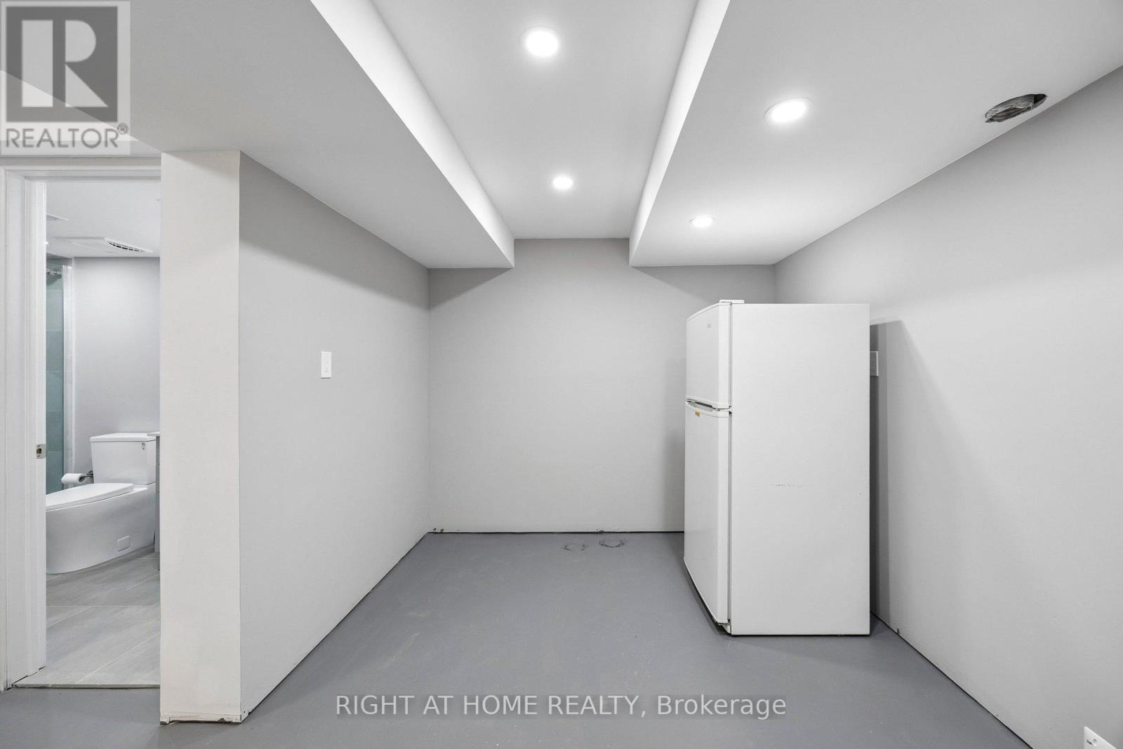 46 Tidefall Drive, Toronto, ON - Indoor Photo Showing Other Room