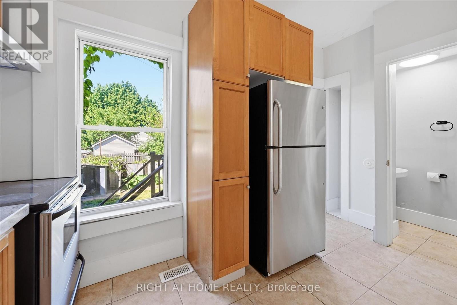 343 Cumberland Avenue, Hamilton, ON - Indoor Photo Showing Kitchen