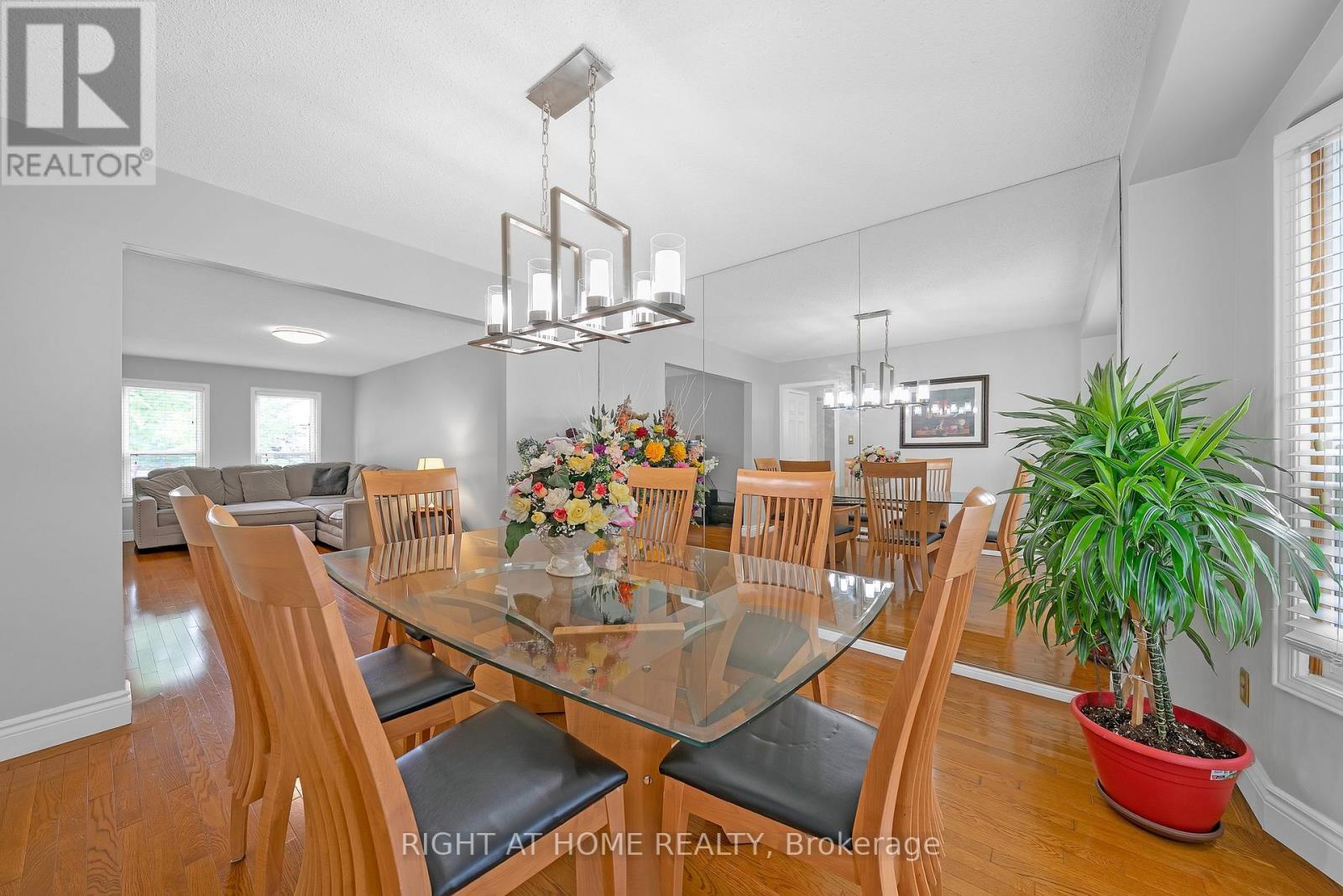 2573 Oshkin Court, Mississauga, ON - Indoor Photo Showing Dining Room