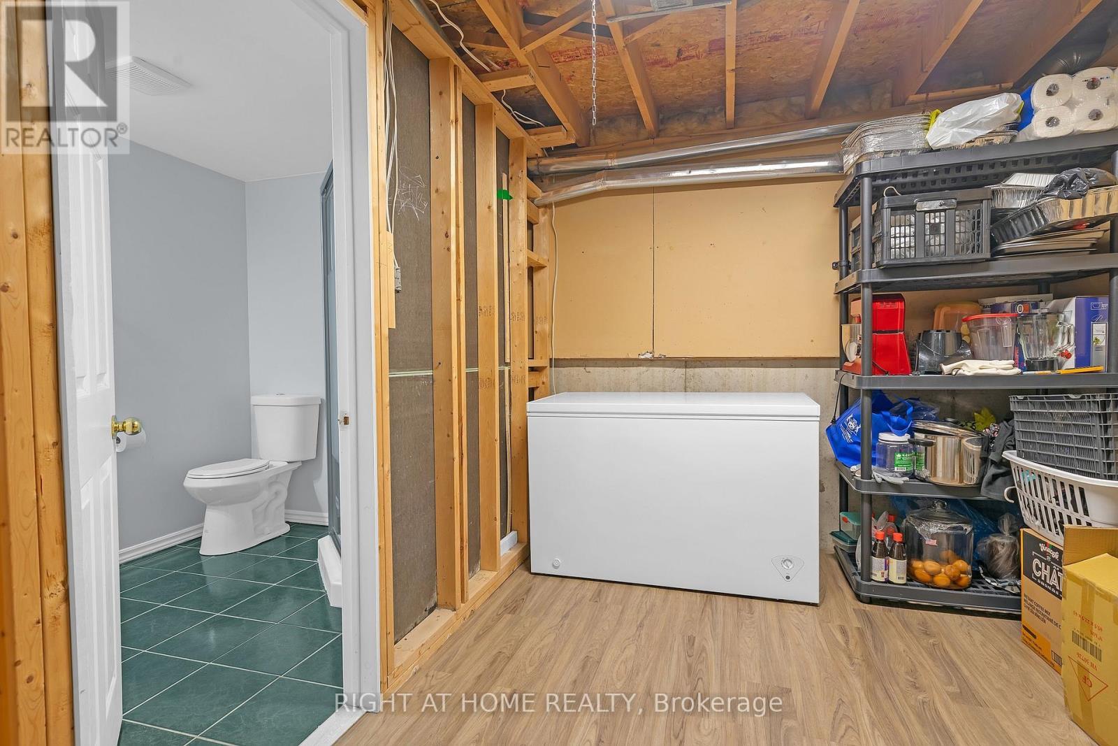 2573 Oshkin Court, Mississauga, ON - Indoor