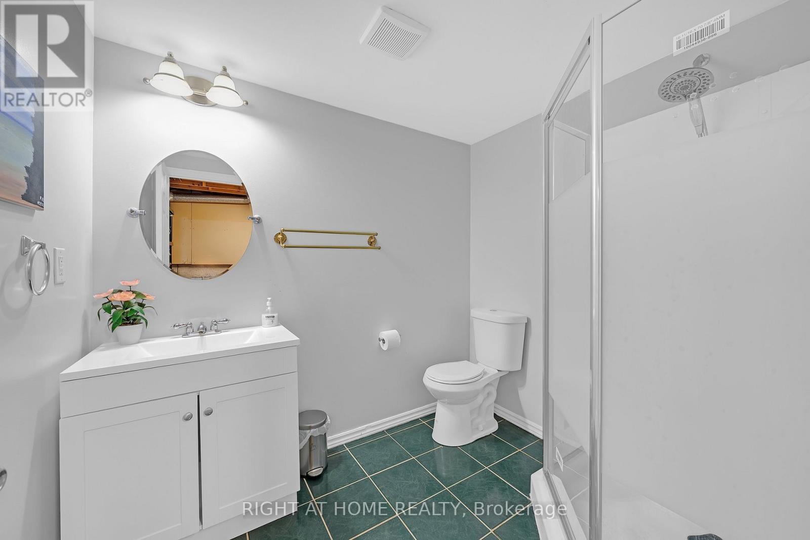 2573 Oshkin Court, Mississauga, ON - Indoor Photo Showing Bathroom