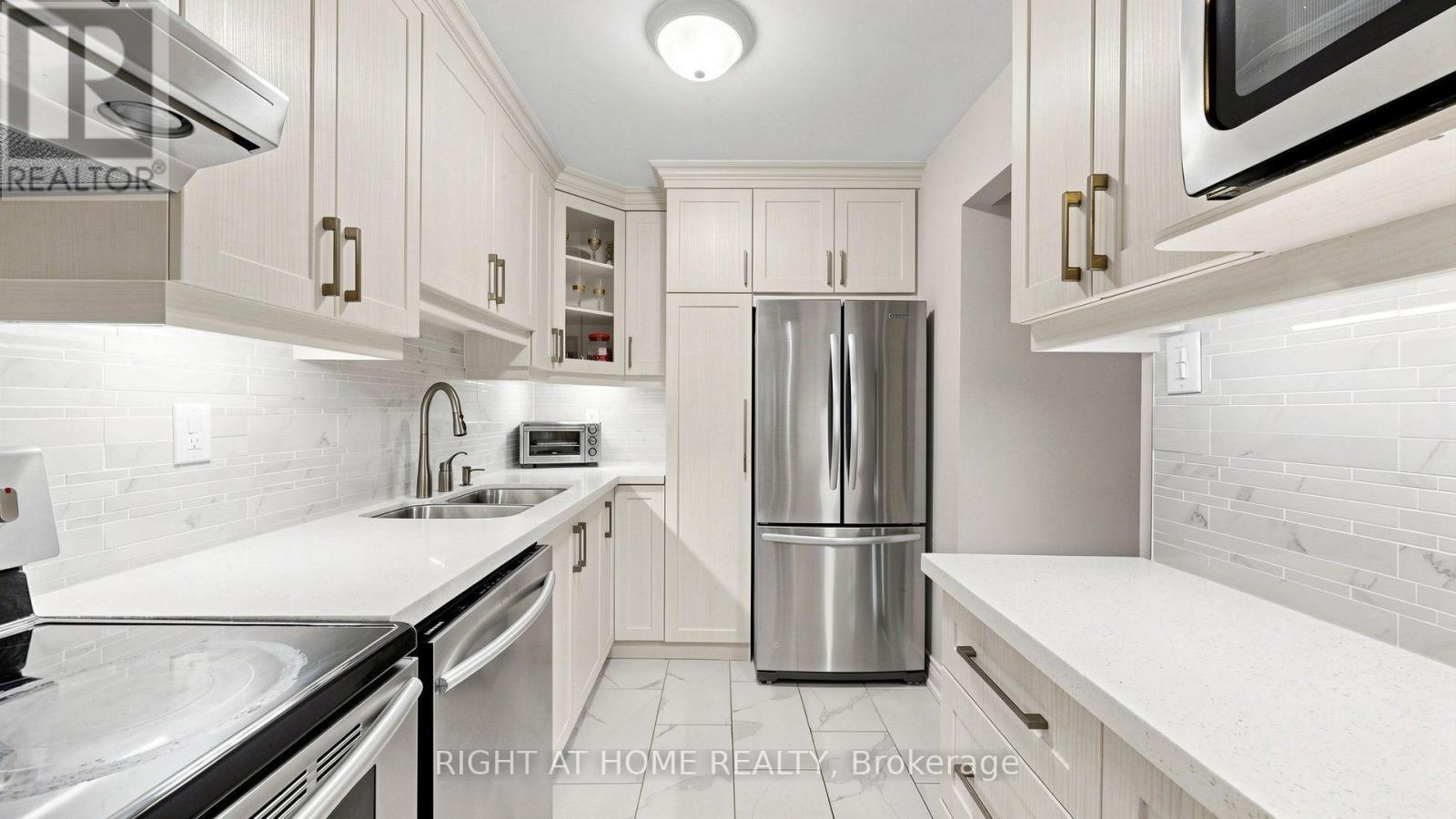 4 Harper Way, Markham, ON - Indoor Photo Showing Kitchen With Stainless Steel Kitchen With Double Sink With Upgraded Kitchen