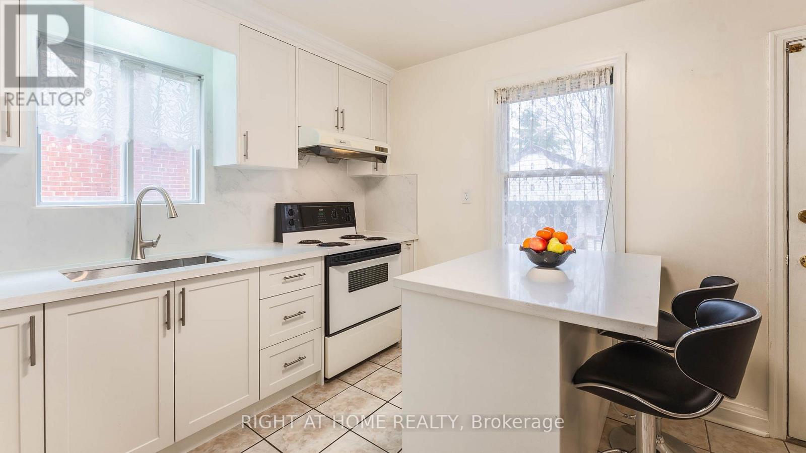 82 Tower Drive, Toronto, ON - Indoor Photo Showing Kitchen
